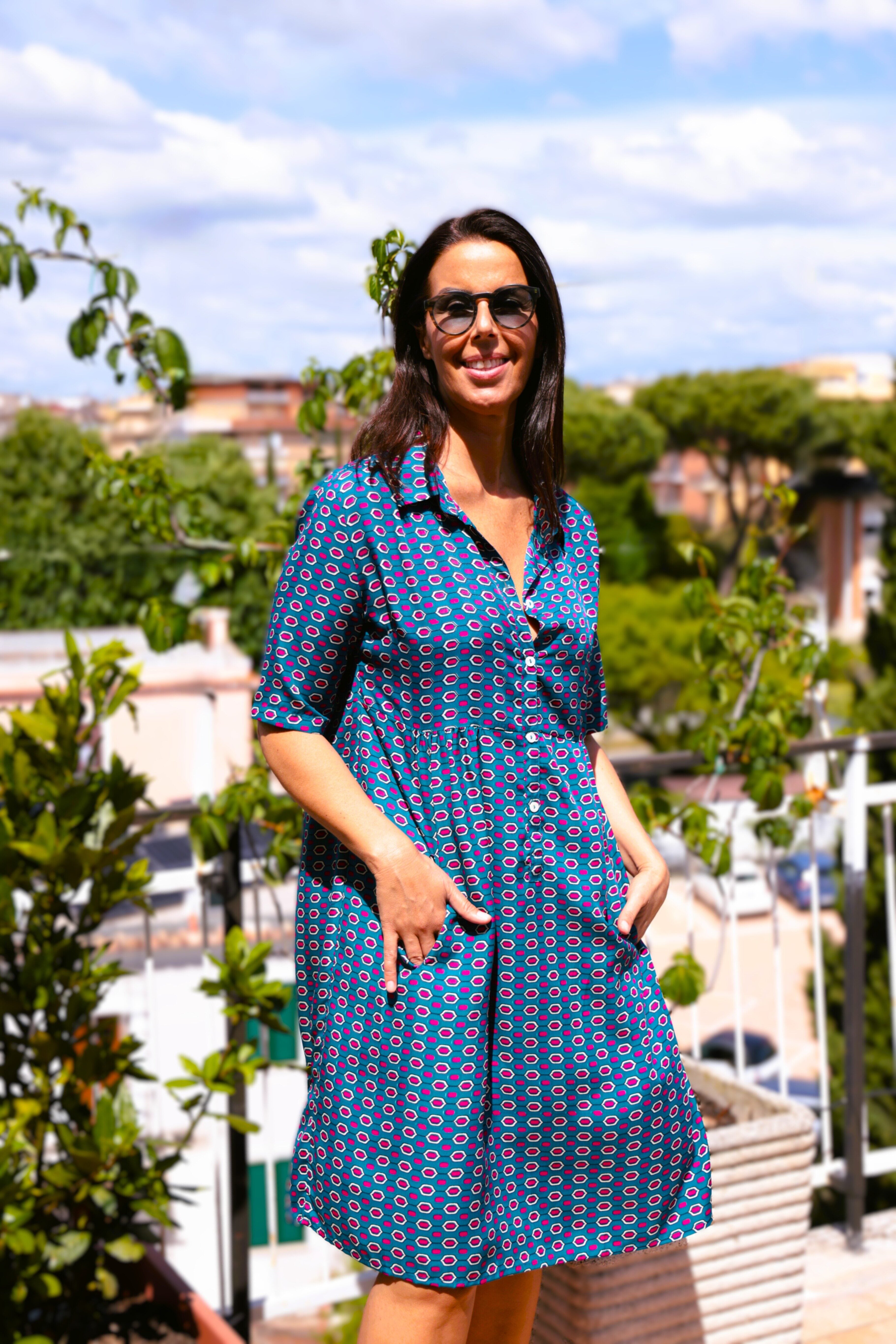 Vestito seta abito fluido ed elegante con una fantasia geometrica ottanio