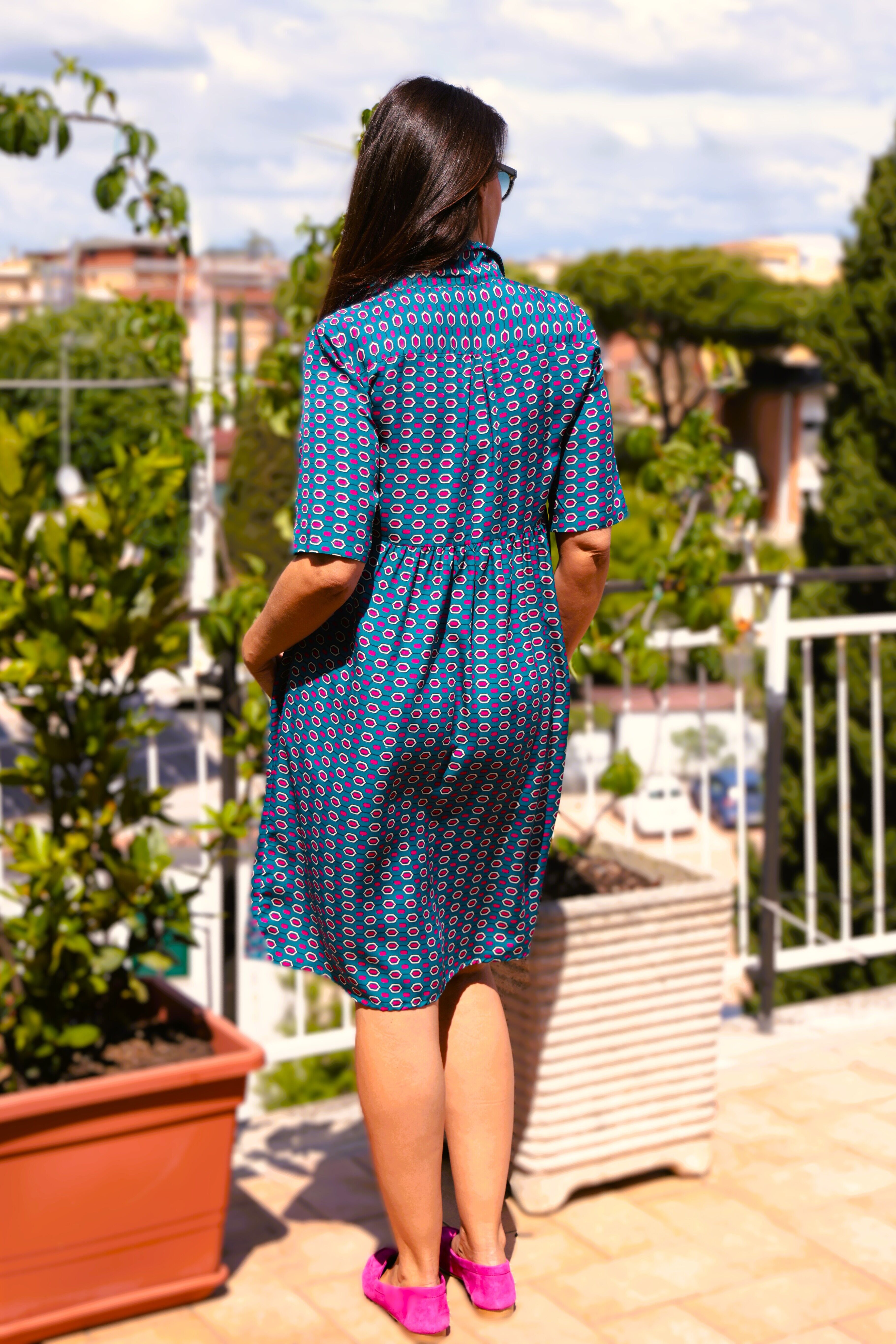 Vestito seta abito fluido ed elegante con una fantasia geometrica ottanio