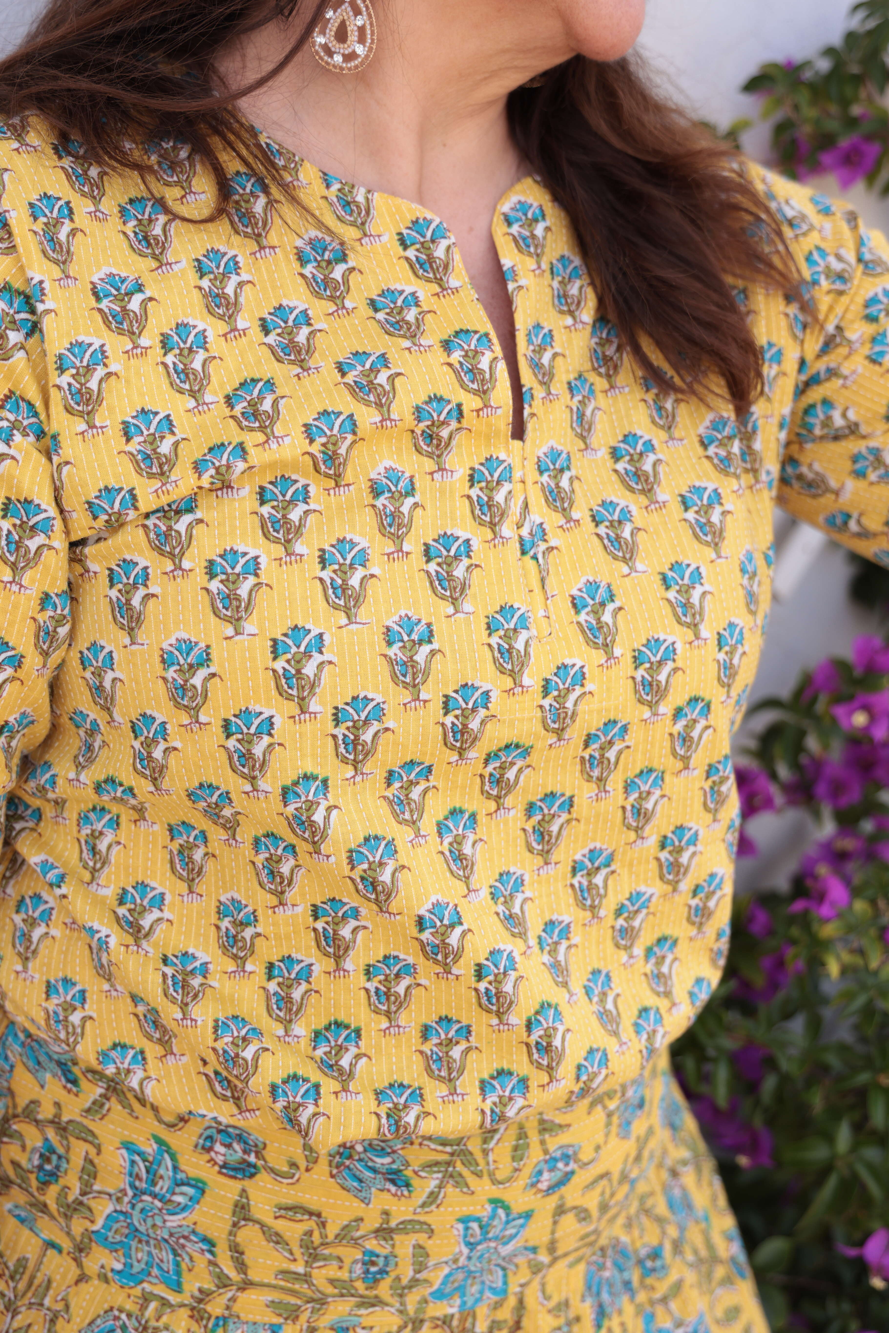 Blusa scollo a V e maniche a 3/4 colore giallo fantasia fiorata