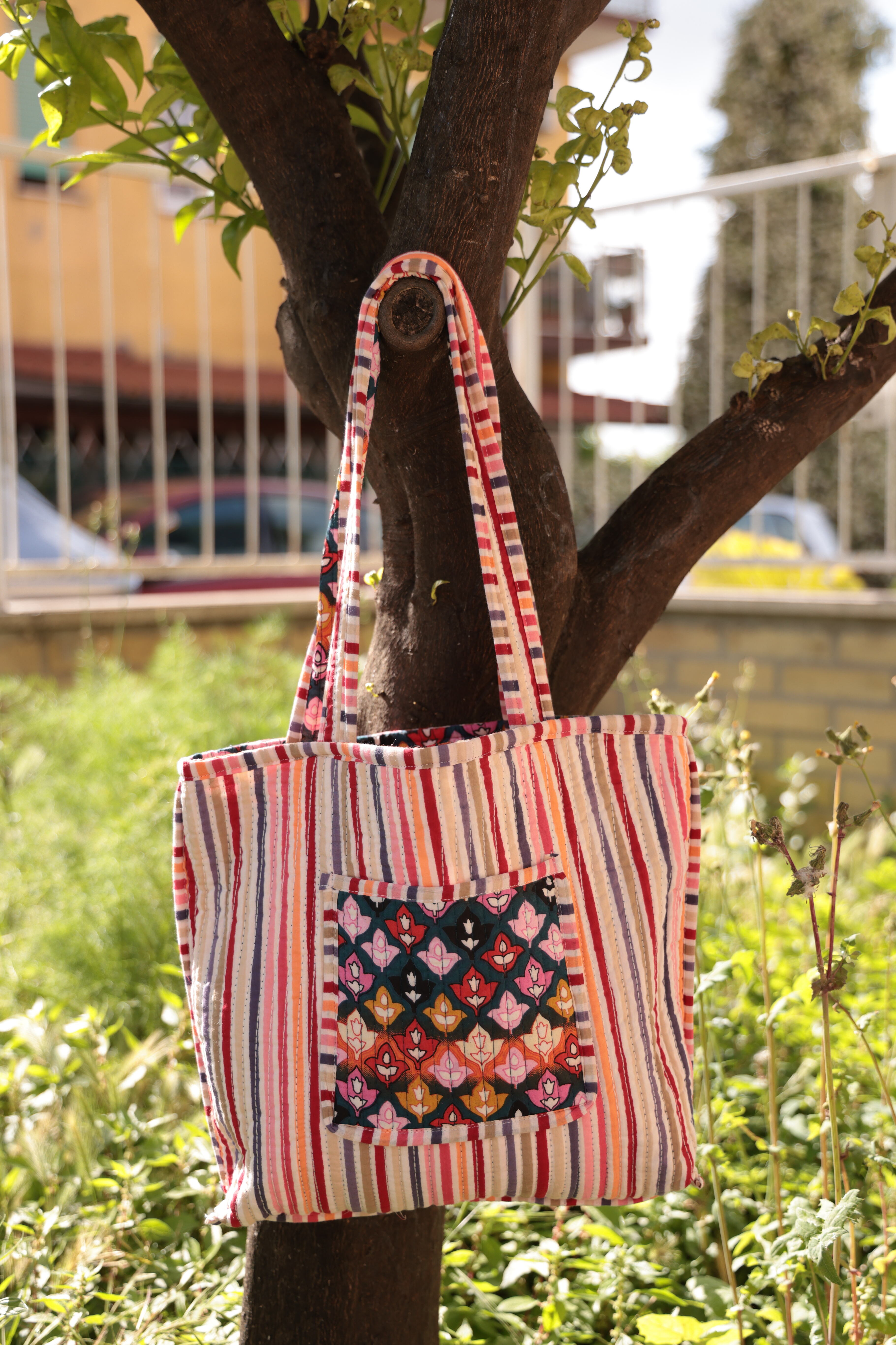 Borsa giglio trapuntata e double face multicolor