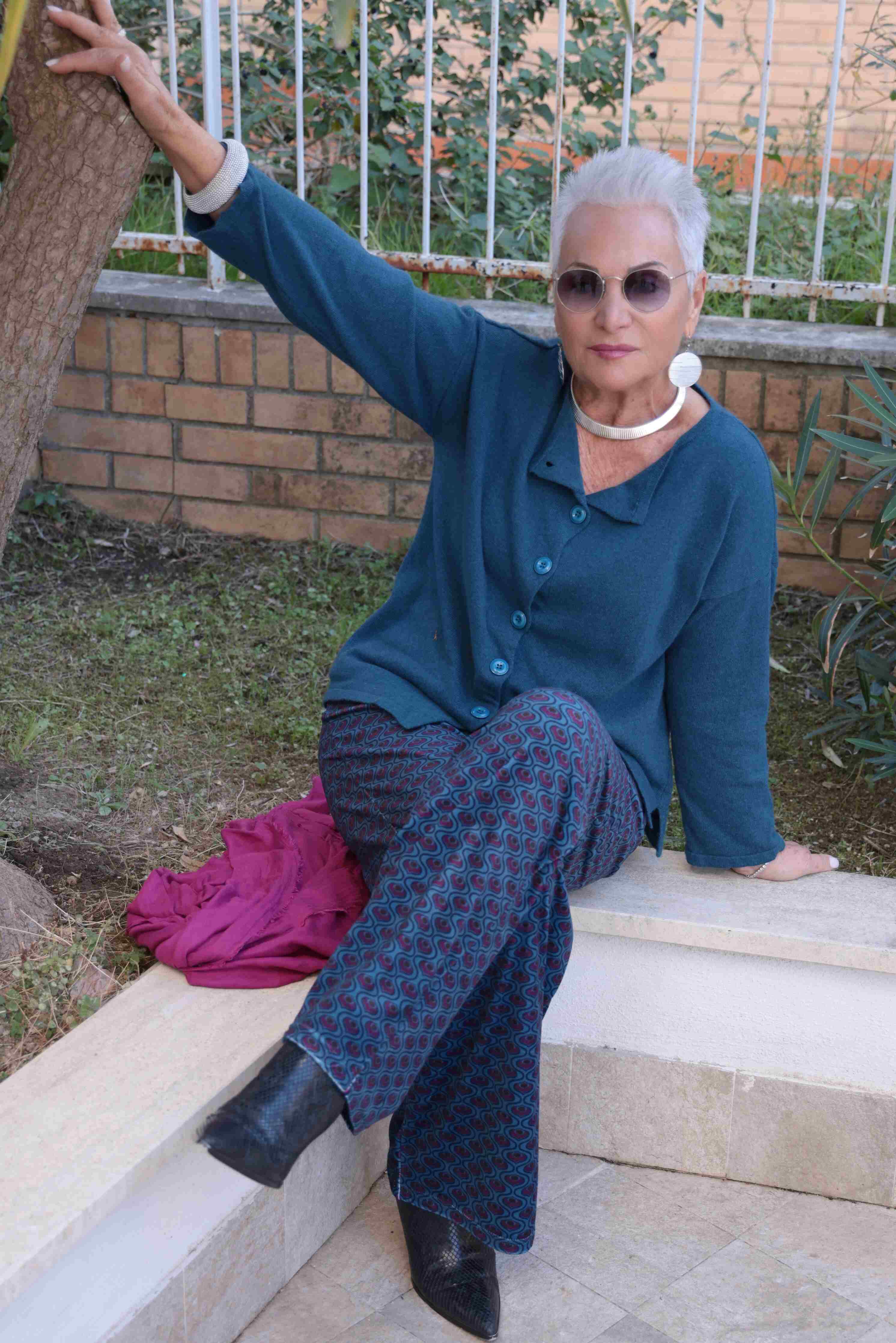Velvet trousers with teal and burgundy geometries (velvet)