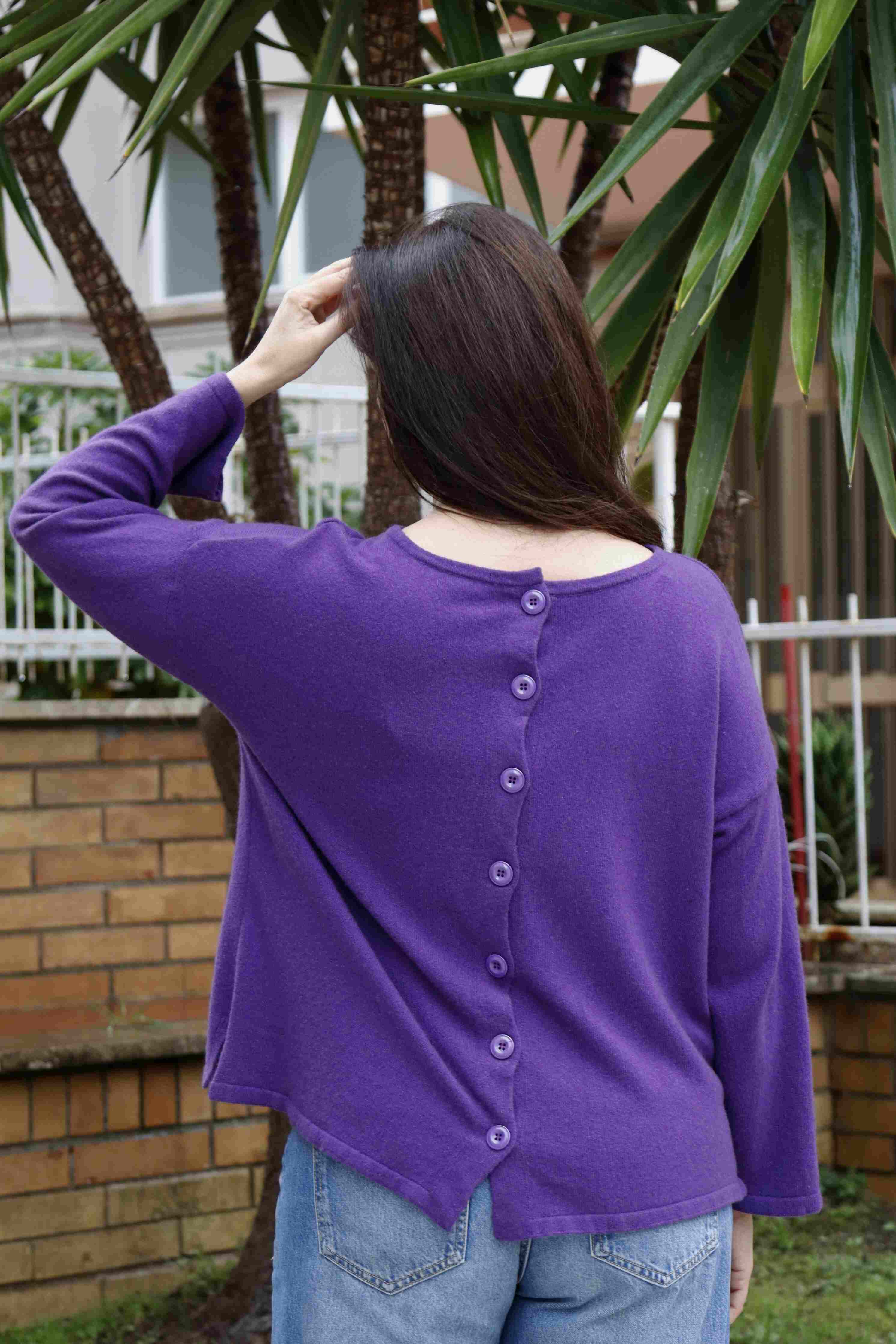 Maglione double face taglio a scatola con bottoni lana e cashmere viola