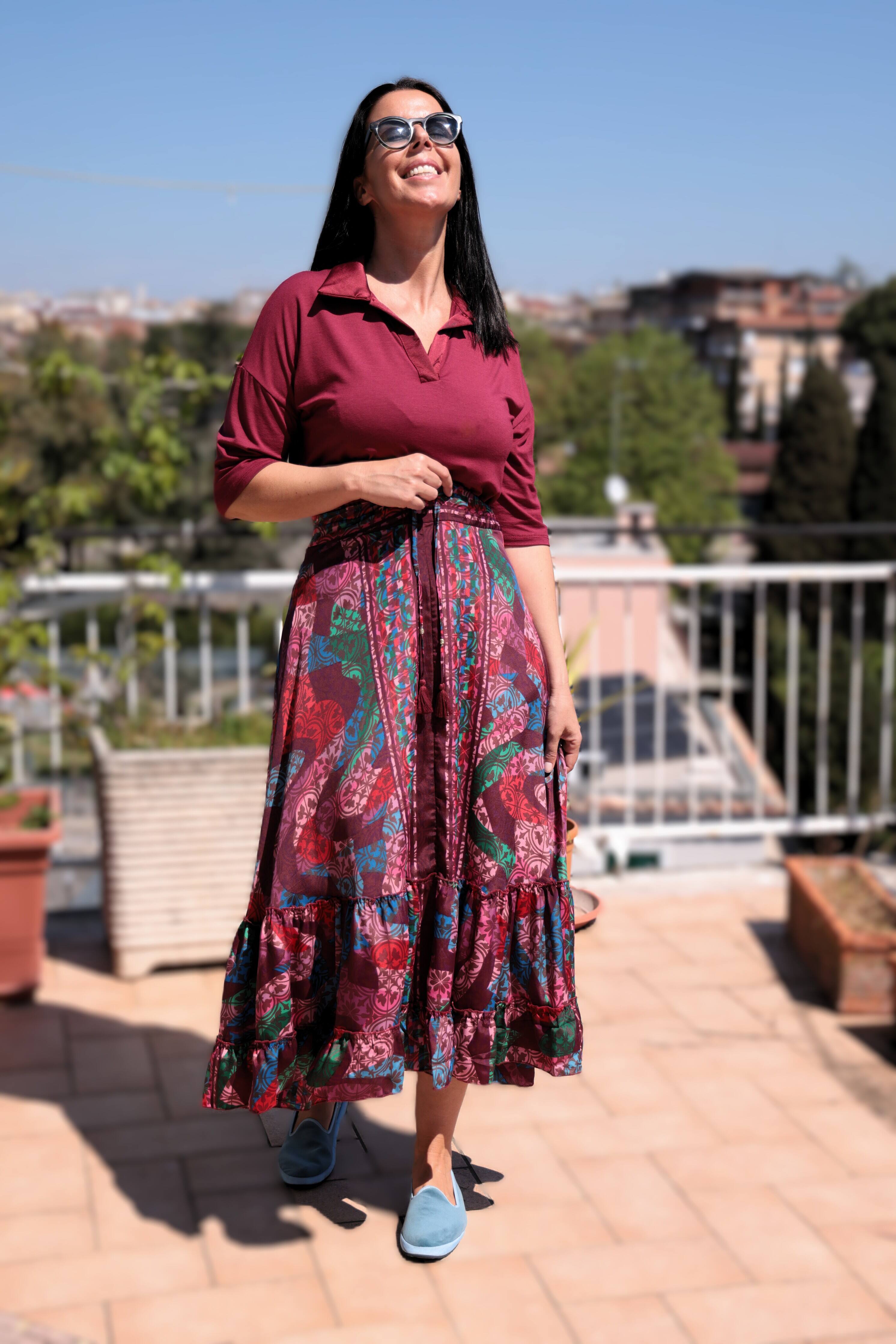 Gonna in seta con balze colore bordeaux