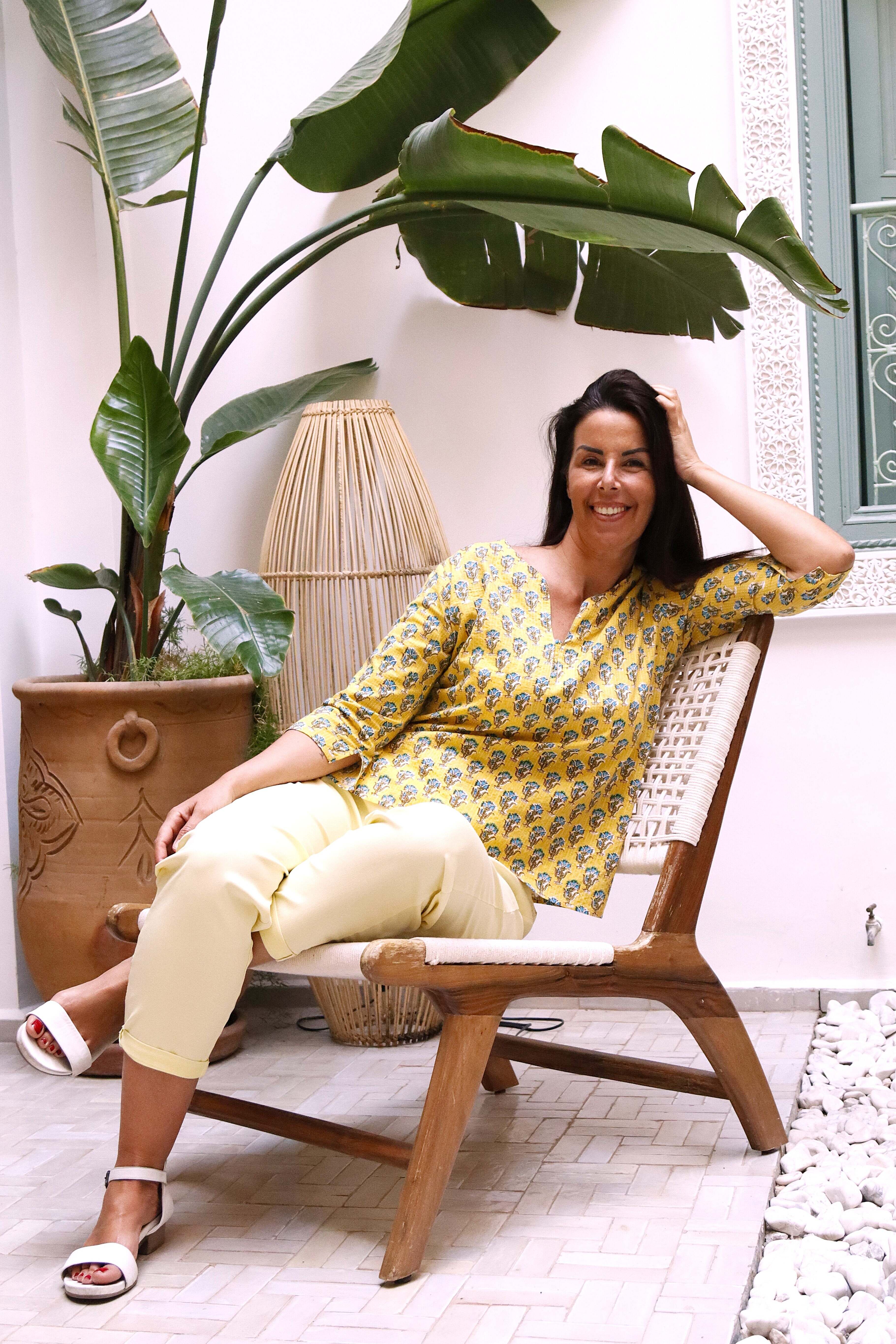 Blusa scollo a V e maniche a 3/4 colore giallo fantasia fiorata