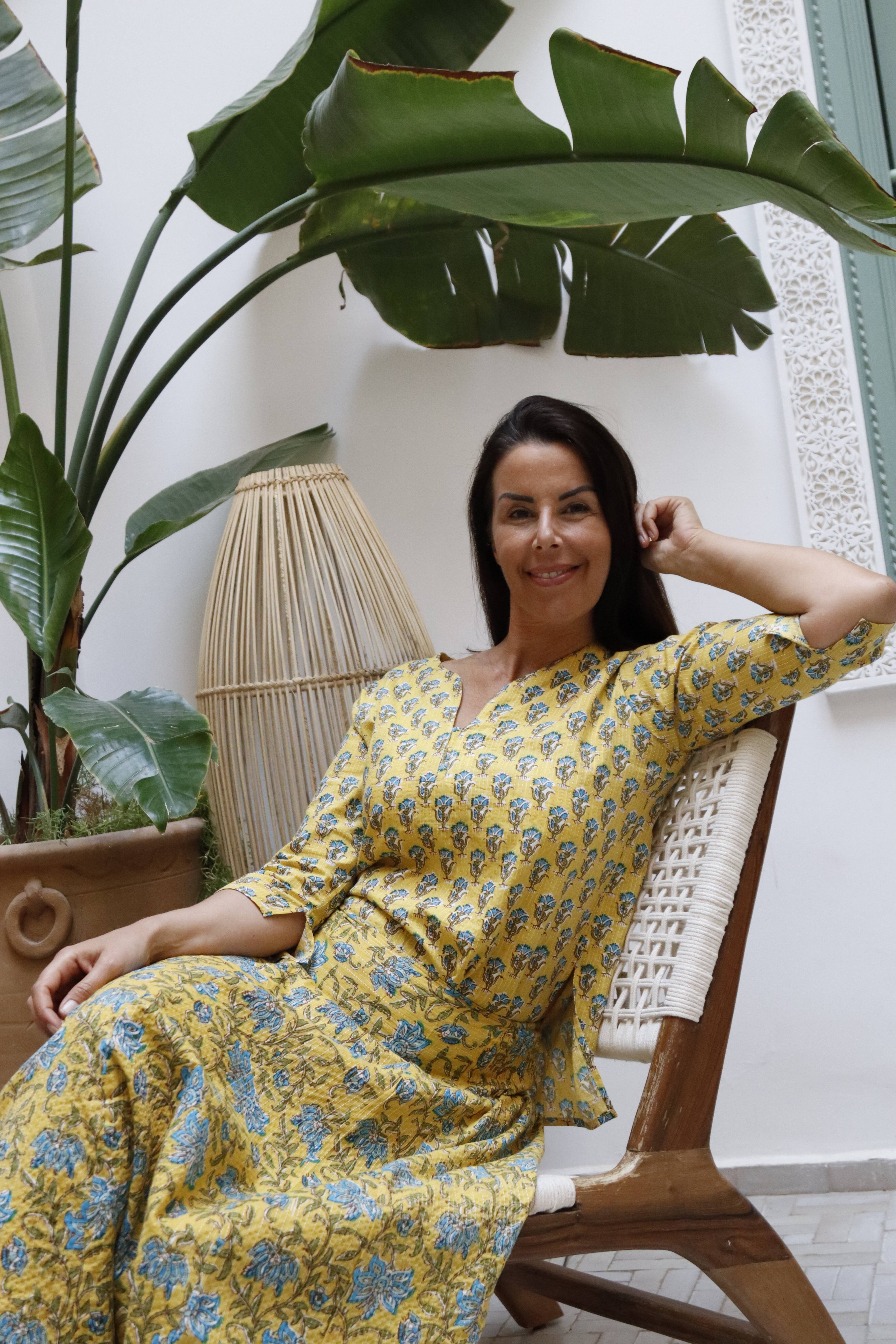 Blusa scollo a V e maniche a 3/4 colore giallo fantasia fiorata