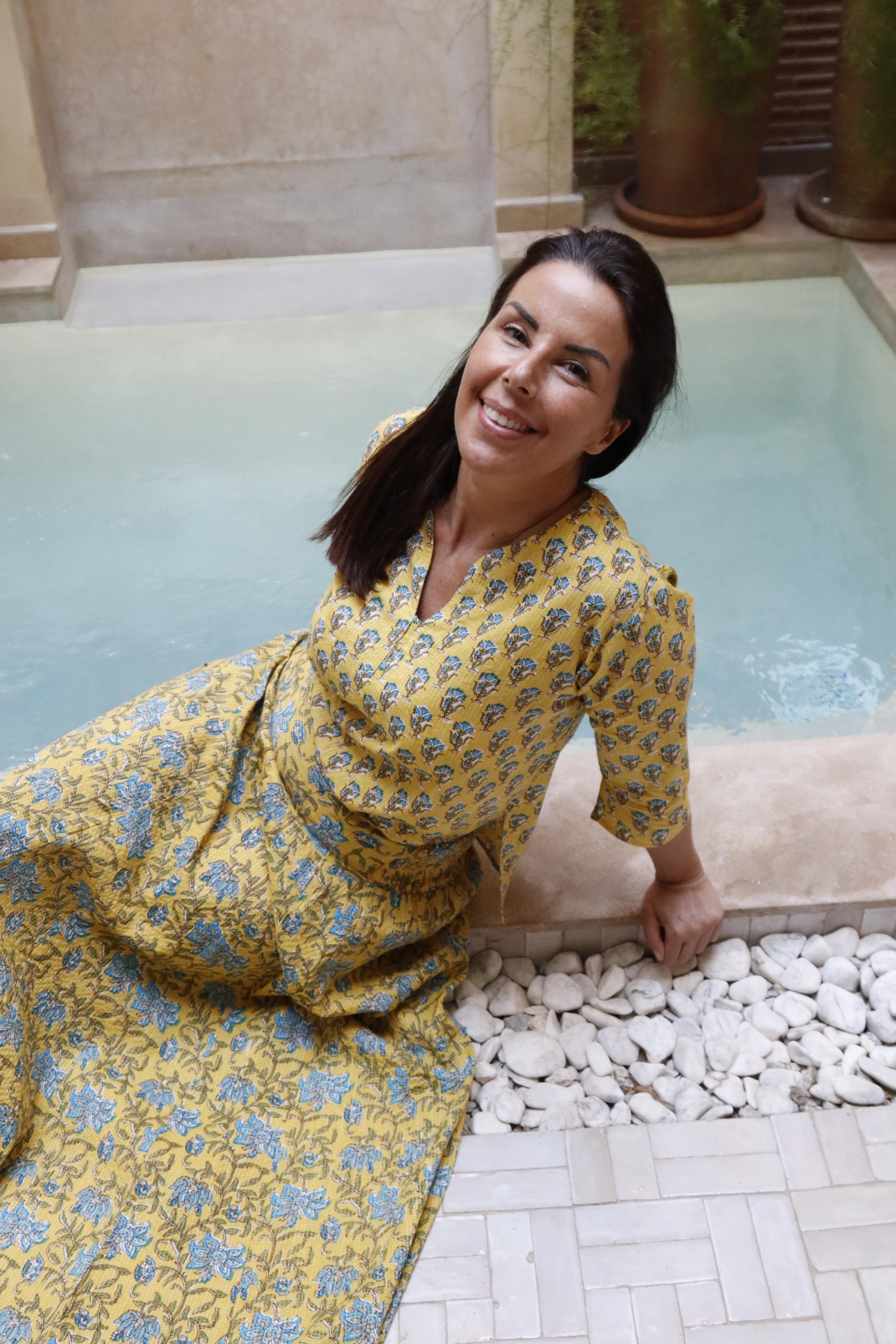 Blusa scollo a V e maniche a 3/4 colore giallo fantasia fiorata
