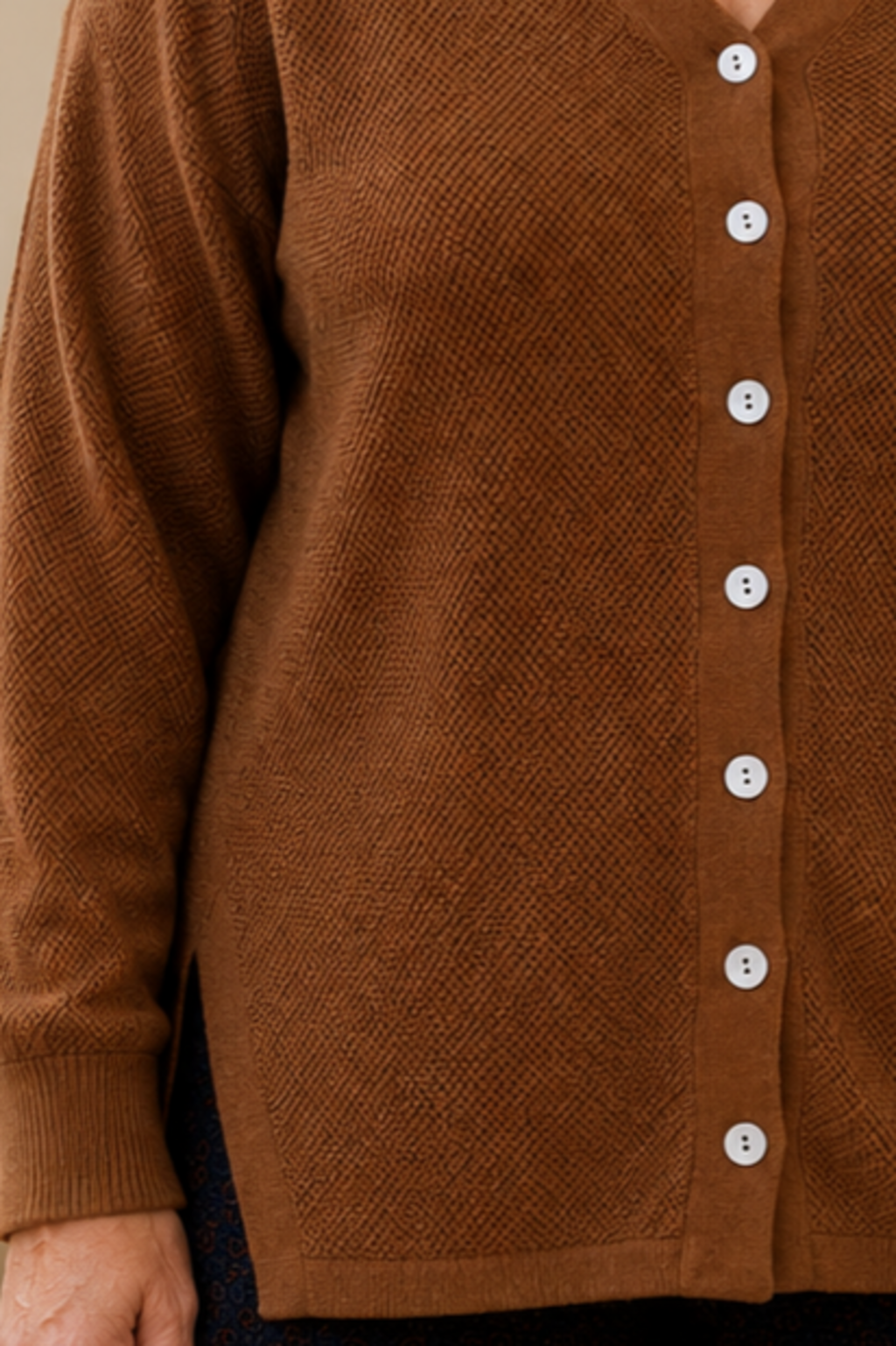 Cardigan Due Modi tabacco donna in lana e cashmere Tessimete – dettaglio tessuto