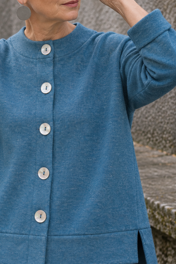 Maglione Madreperla turchese lago donna in lana Punto Milano Tessimete – linea e vestibilità