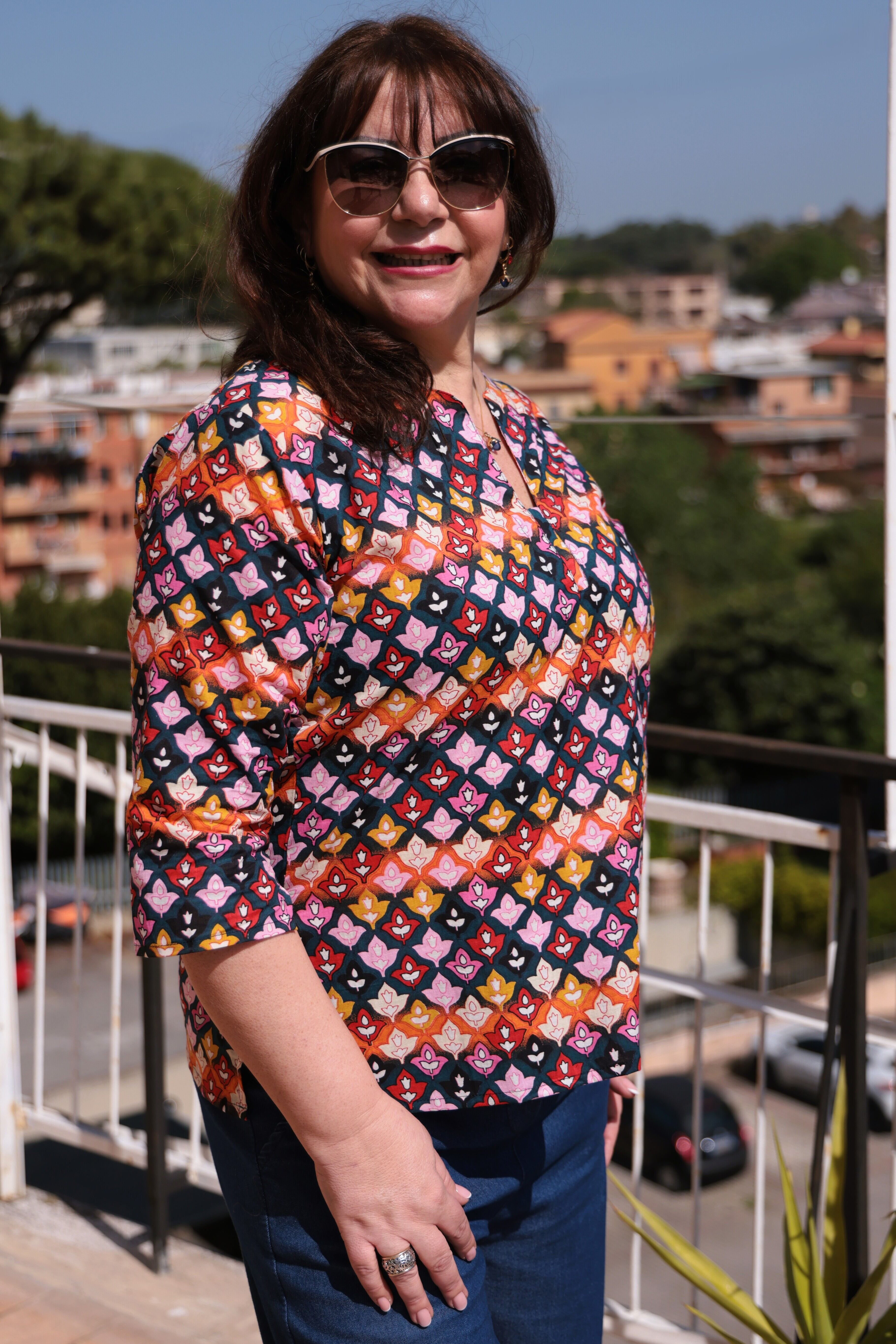 Blusa scollo a V  e maniche a 3/4 fantasia giglio multicolor
