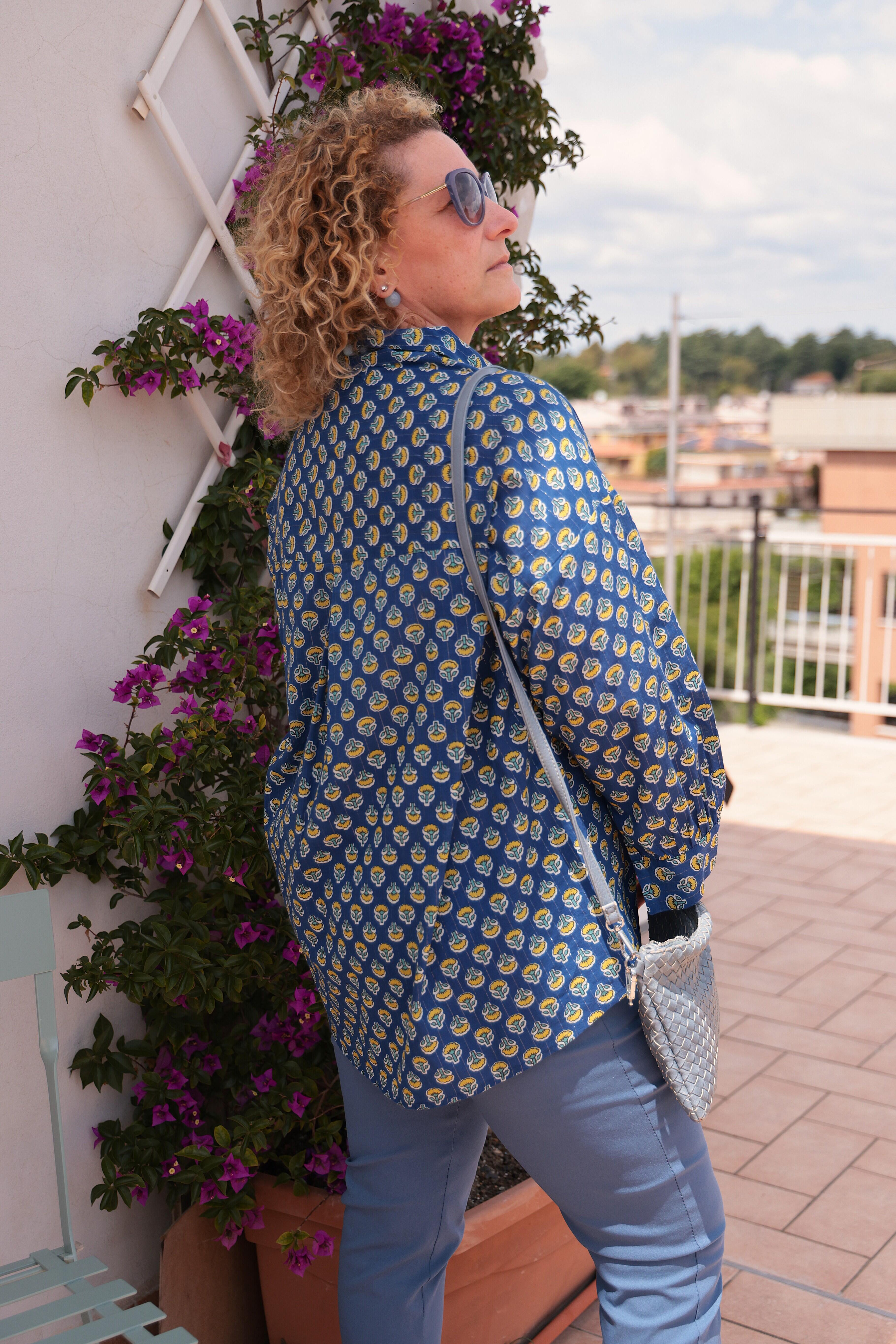 Camicia cotone floreale over size color blu polvere