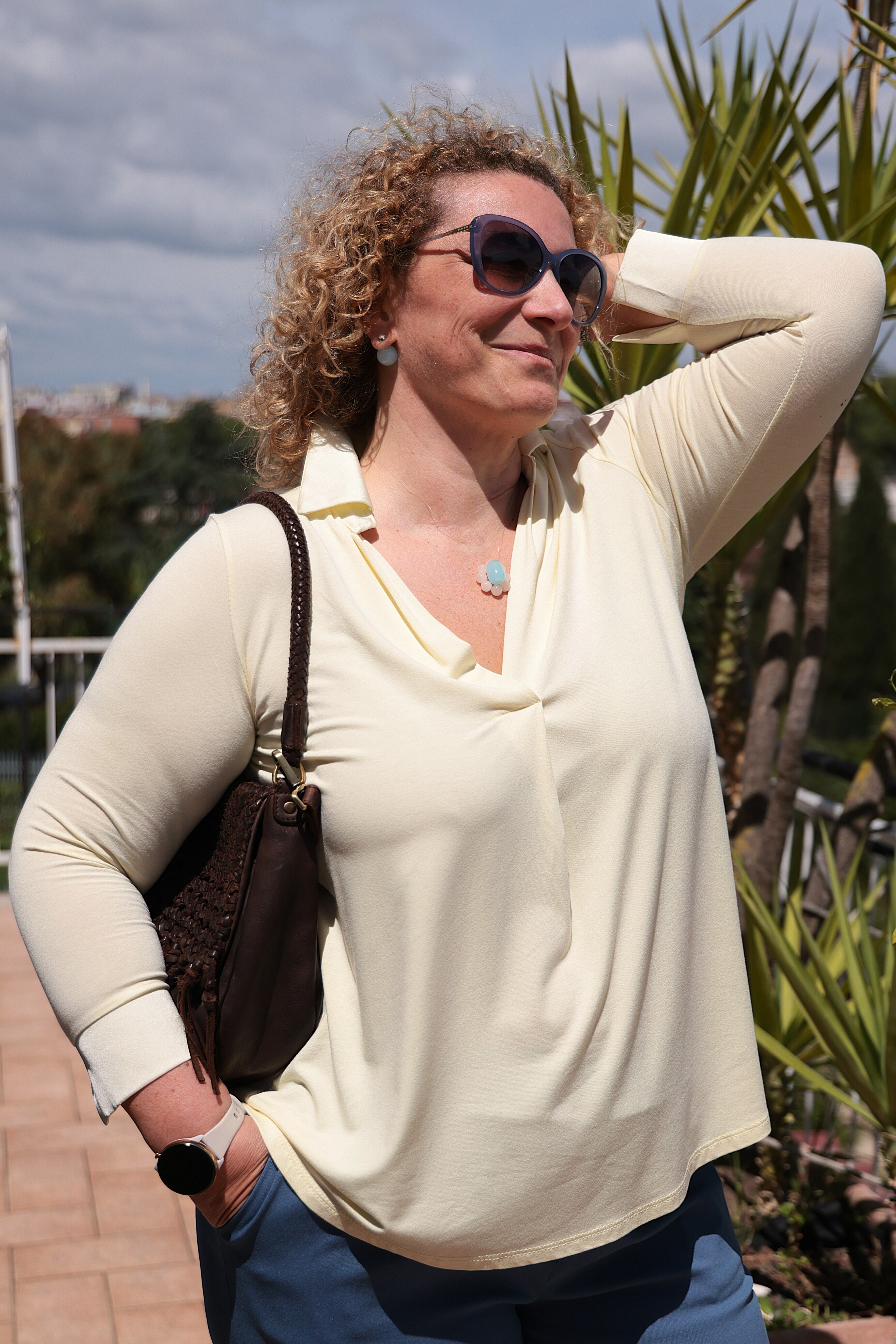 Blusa  di jersey collo a "v" e dettaglio in raso colore giallo  3/4 