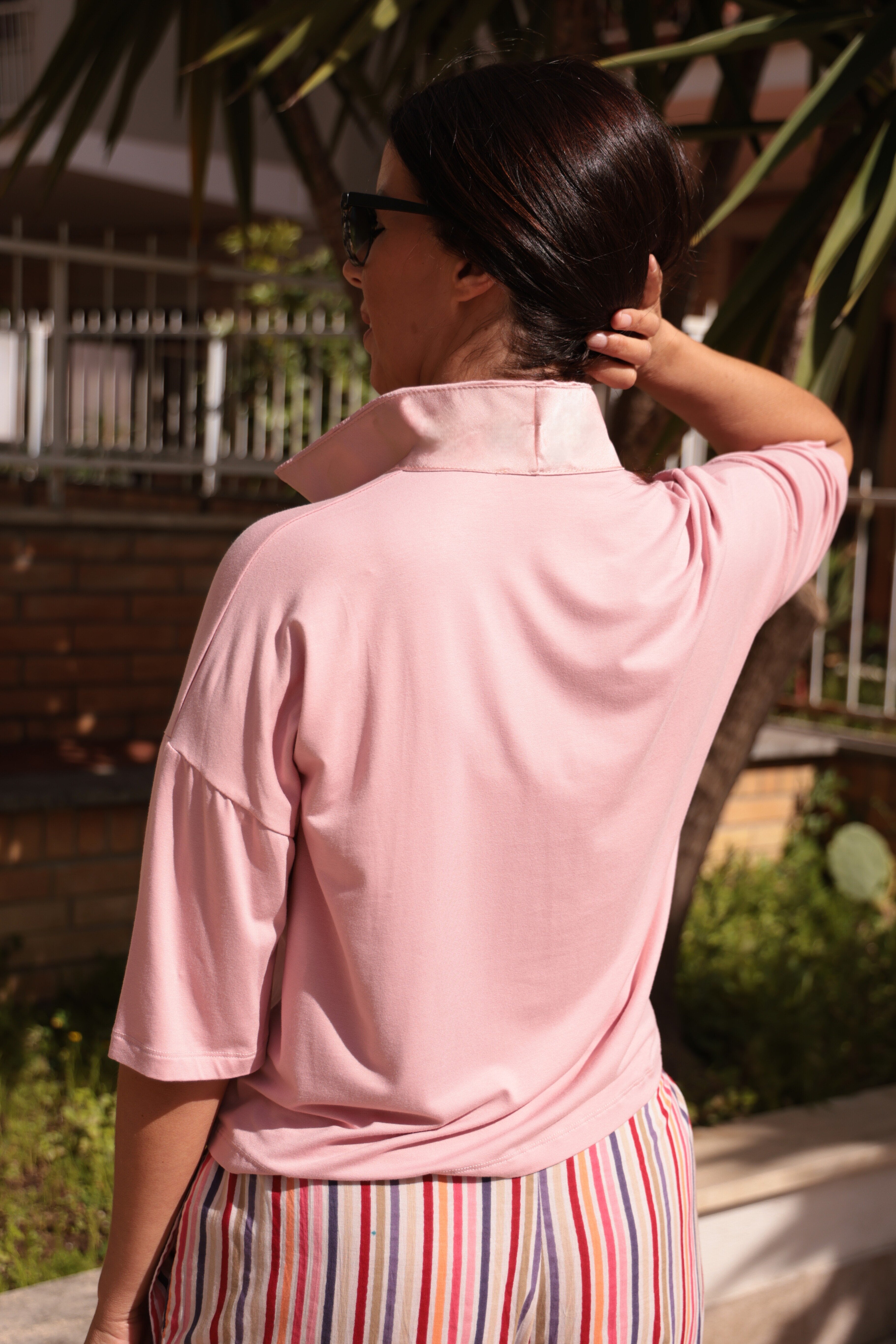 Blusa in jersey di viscosa con dettaglio di collo in raso , colore rosa antico