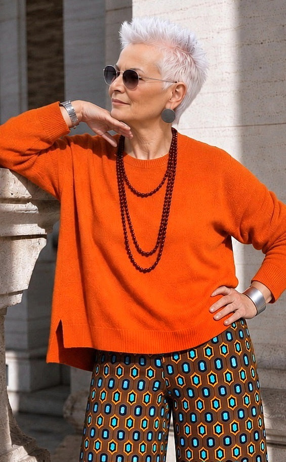 Maglione Bruma arancio donna in lana e cashmere Tessimete – dettaglio vestibilità