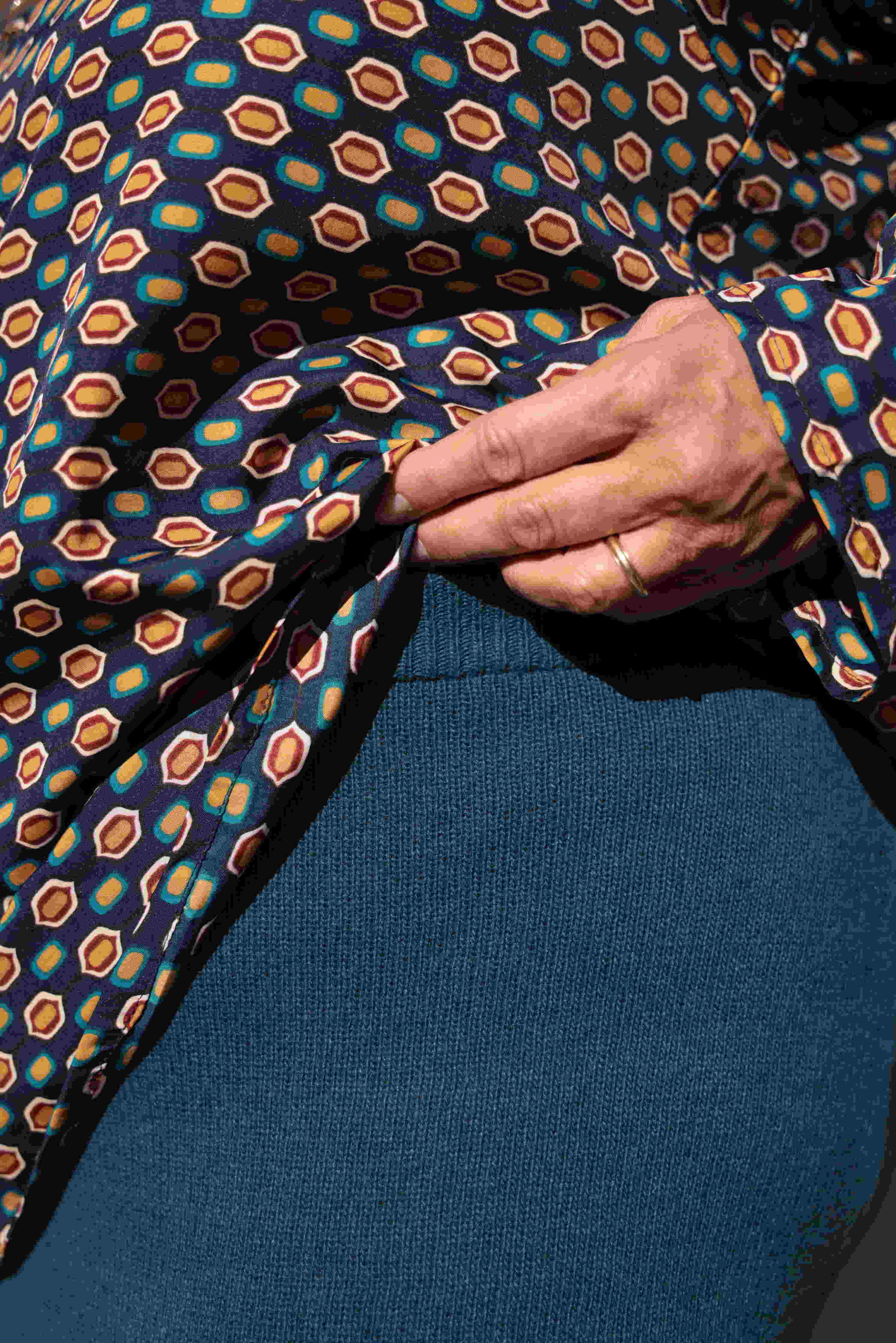 Blusa Mini Geometries en seda azul y tabaco (seda) 