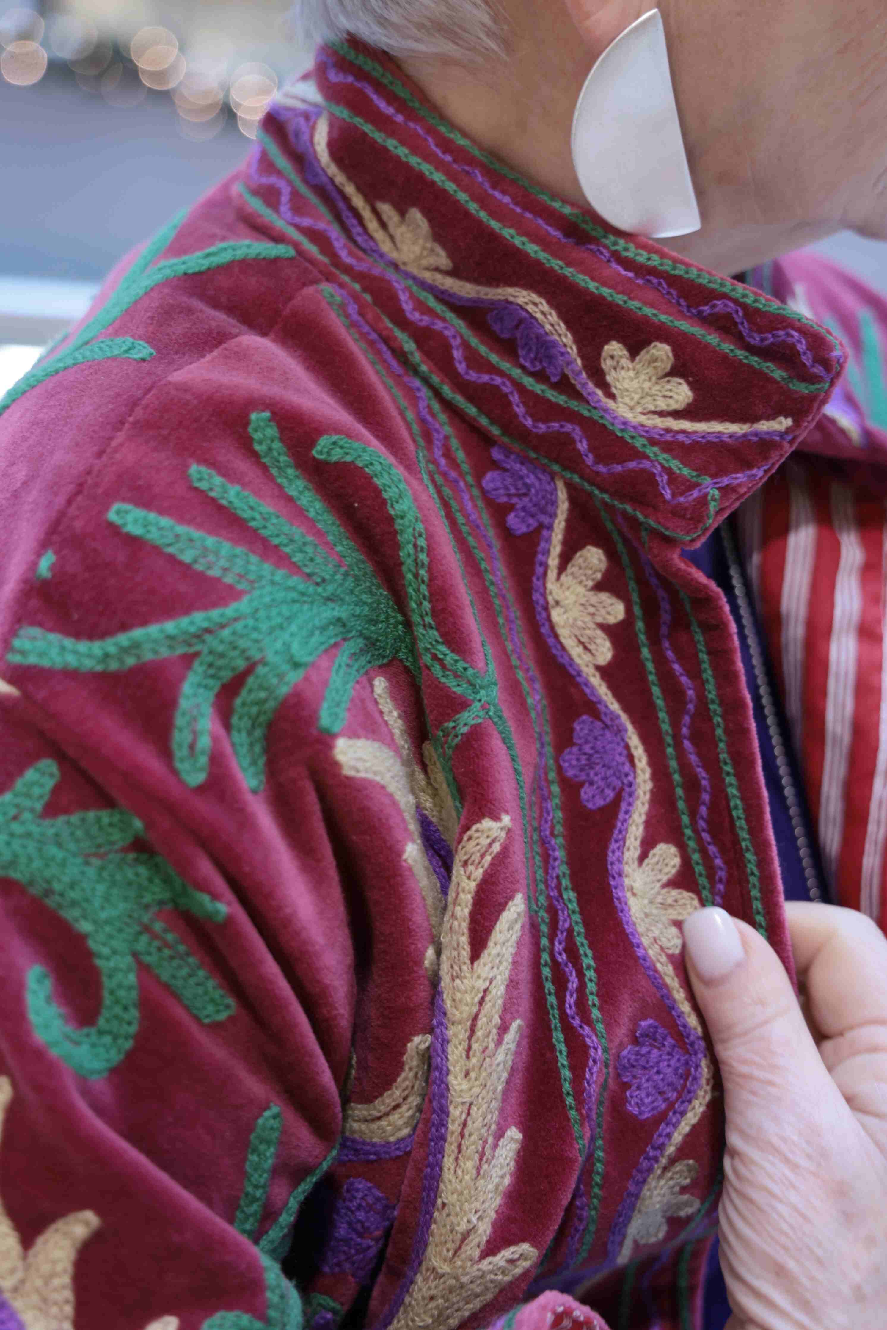 Giacca in velluto liscio ricamata a mano colore bordeaux