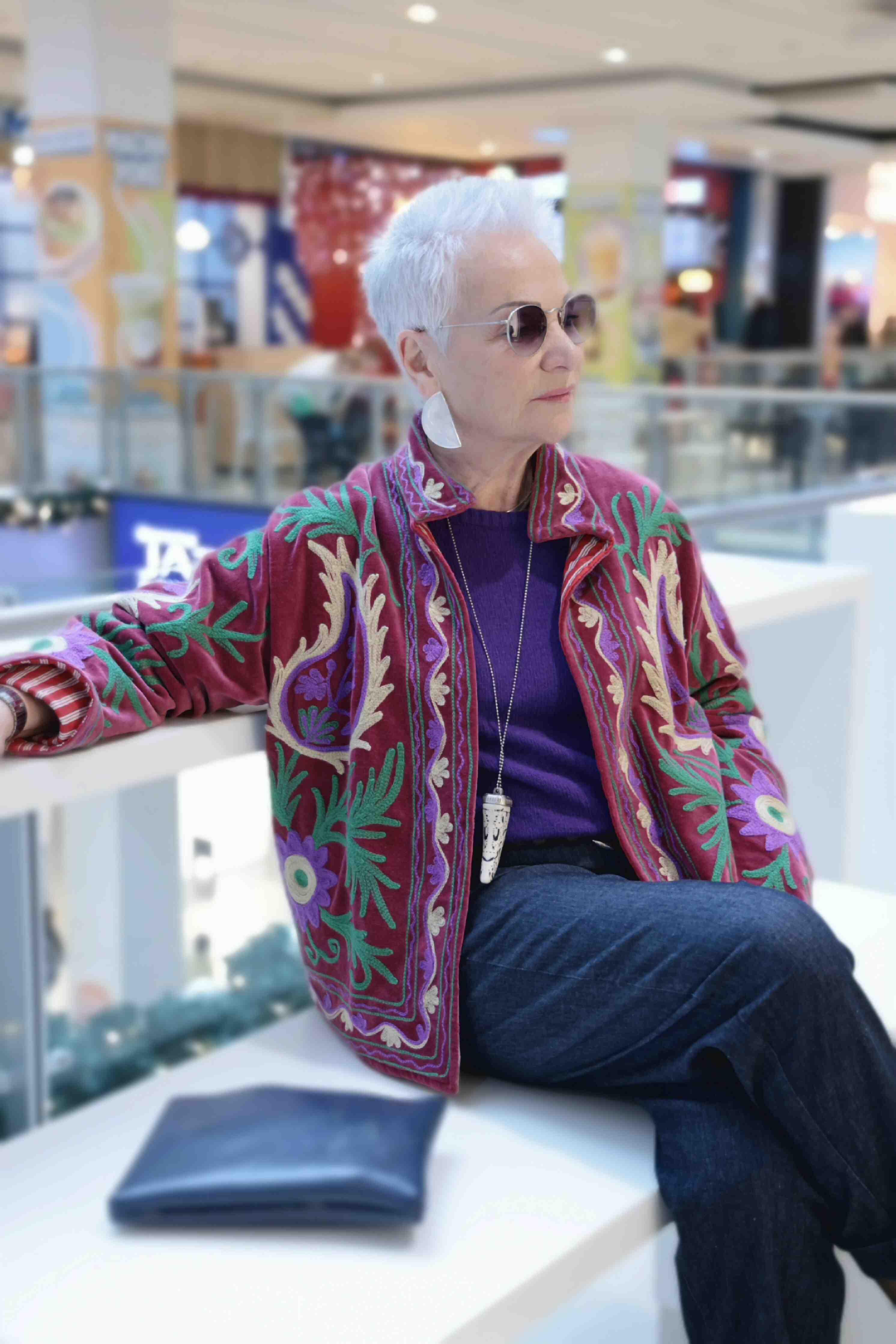 Giacca in velluto liscio ricamata a mano colore bordeaux