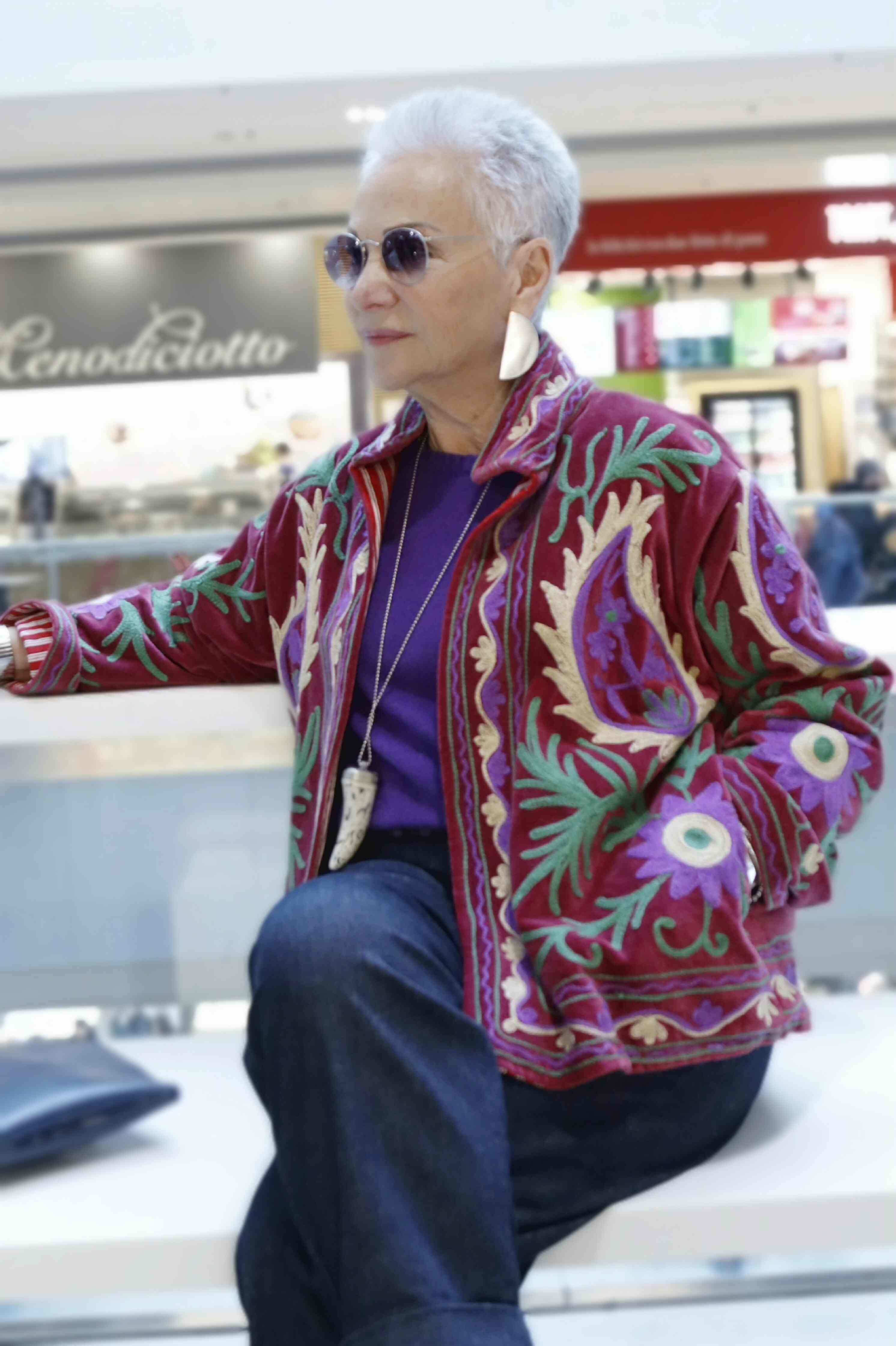 Giacca in velluto liscio ricamata a mano colore bordeaux