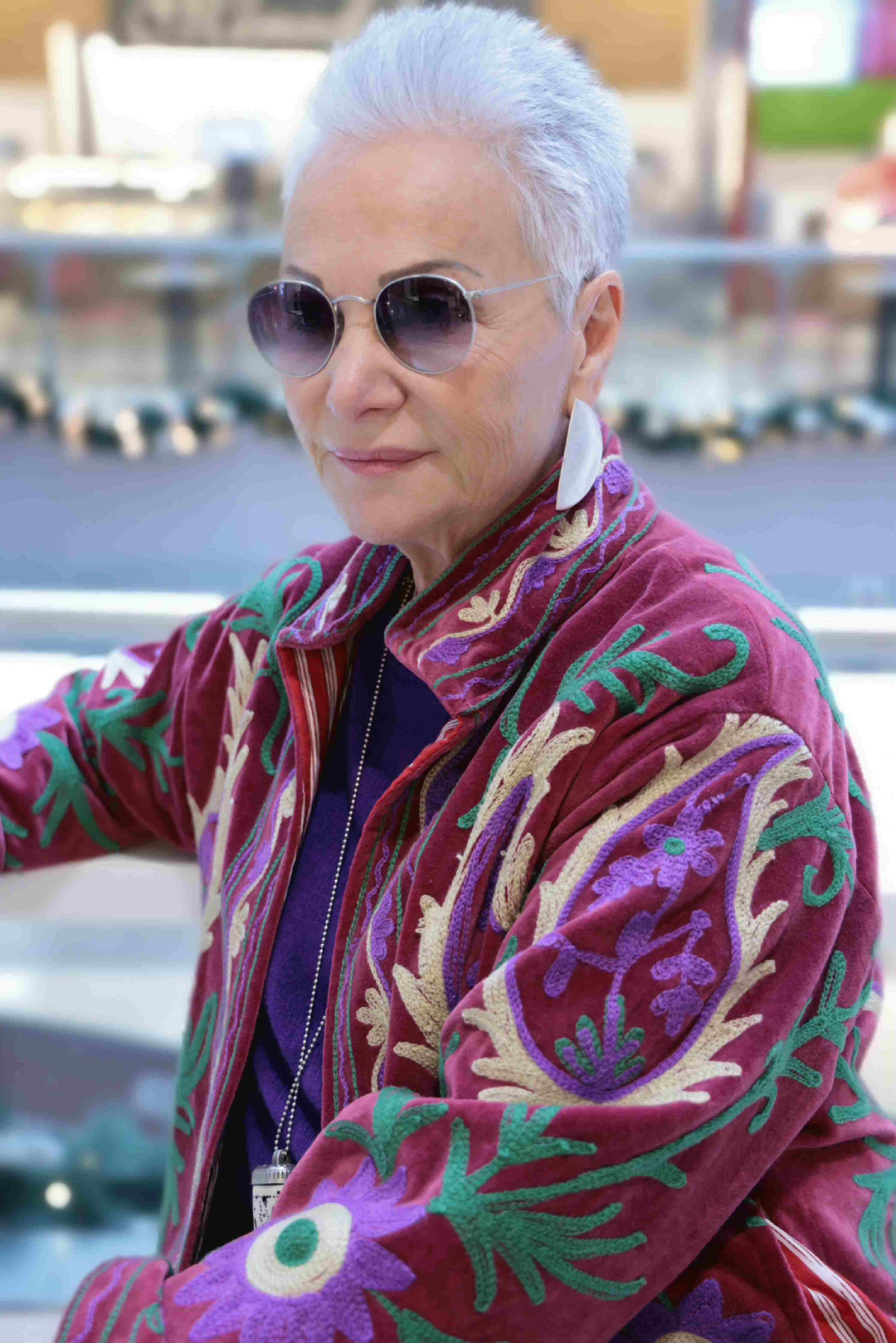 Giacca in velluto liscio ricamata a mano colore bordeaux