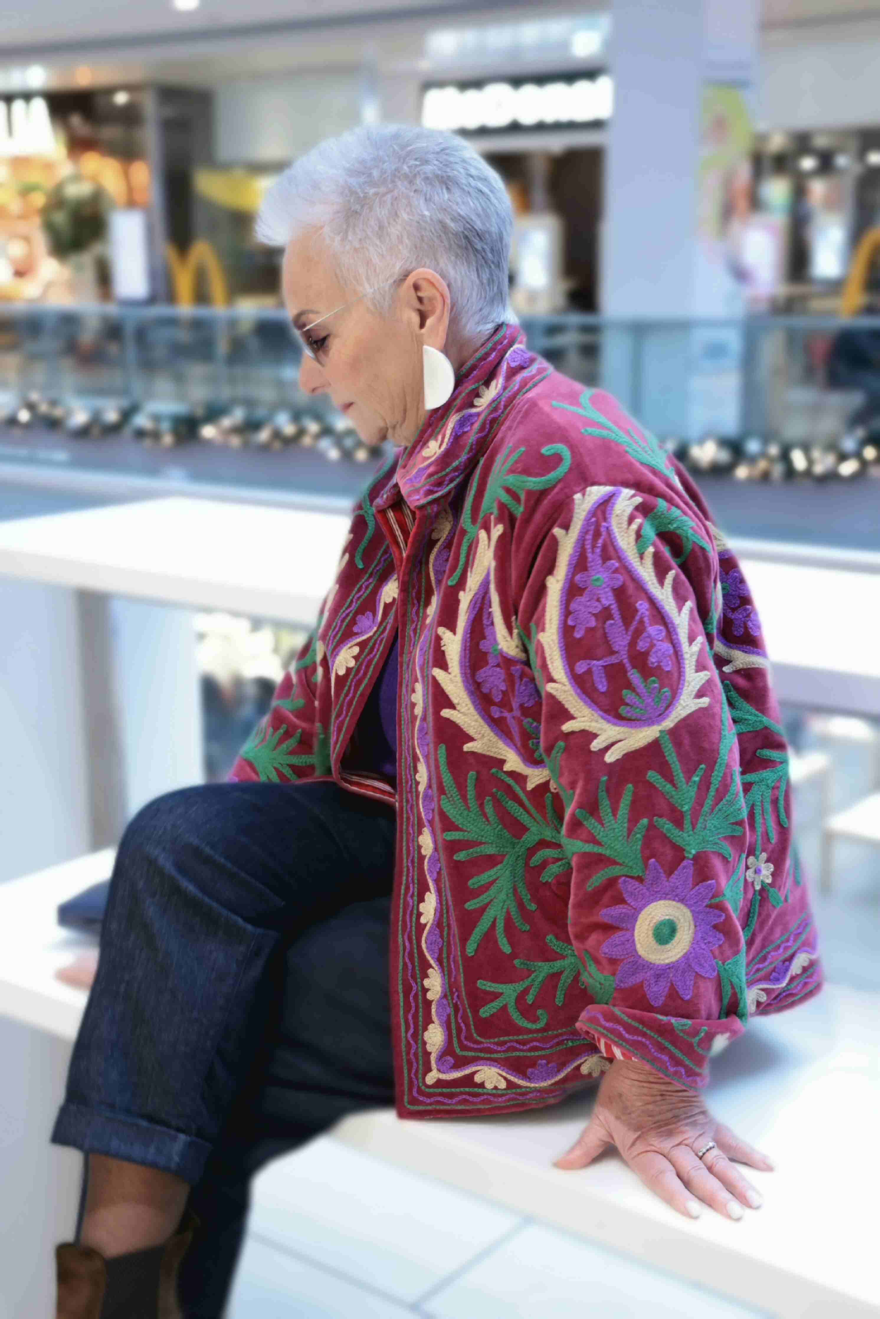 Giacca in velluto liscio ricamata a mano colore bordeaux