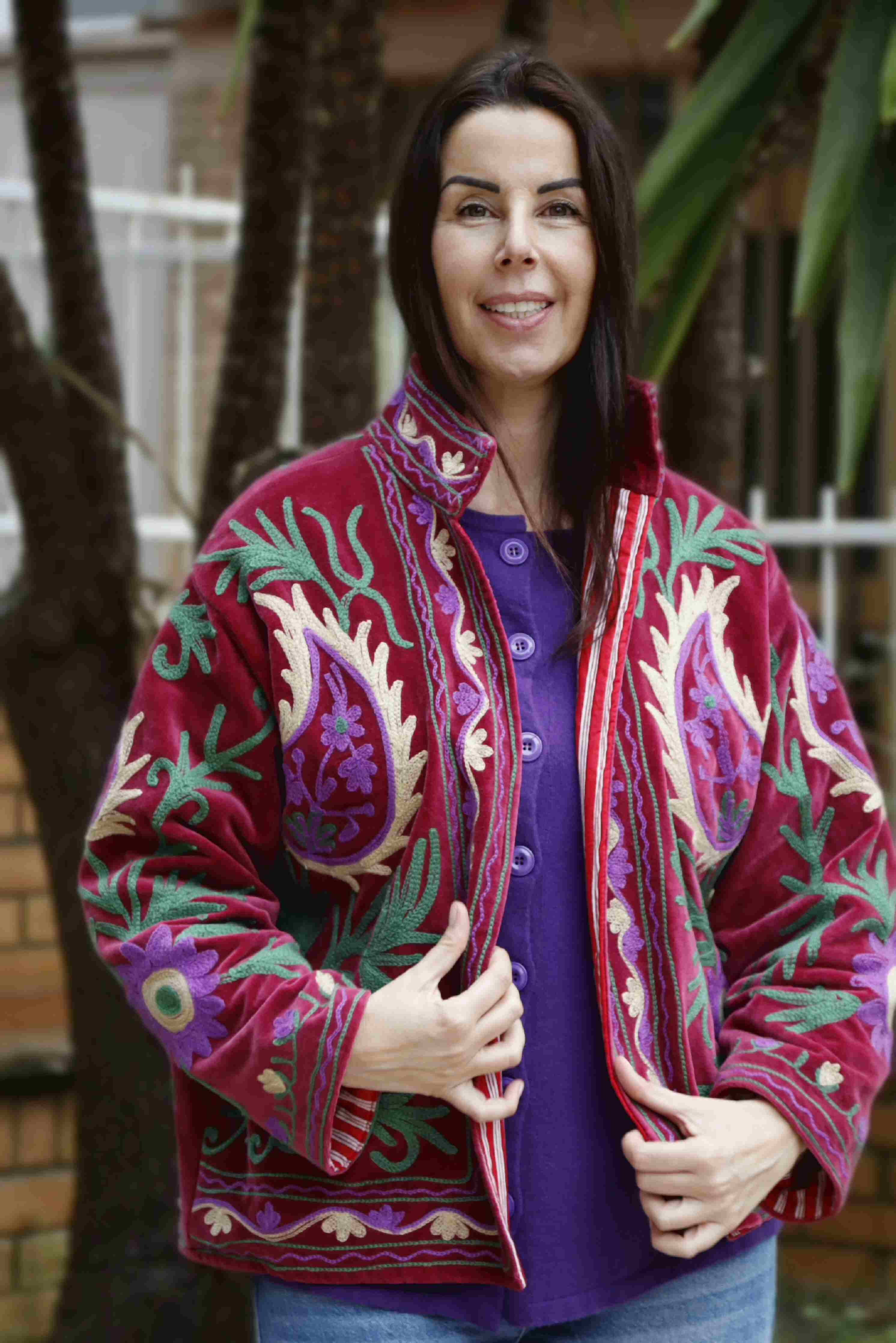 Giacca in velluto liscio ricamata a mano colore bordeaux