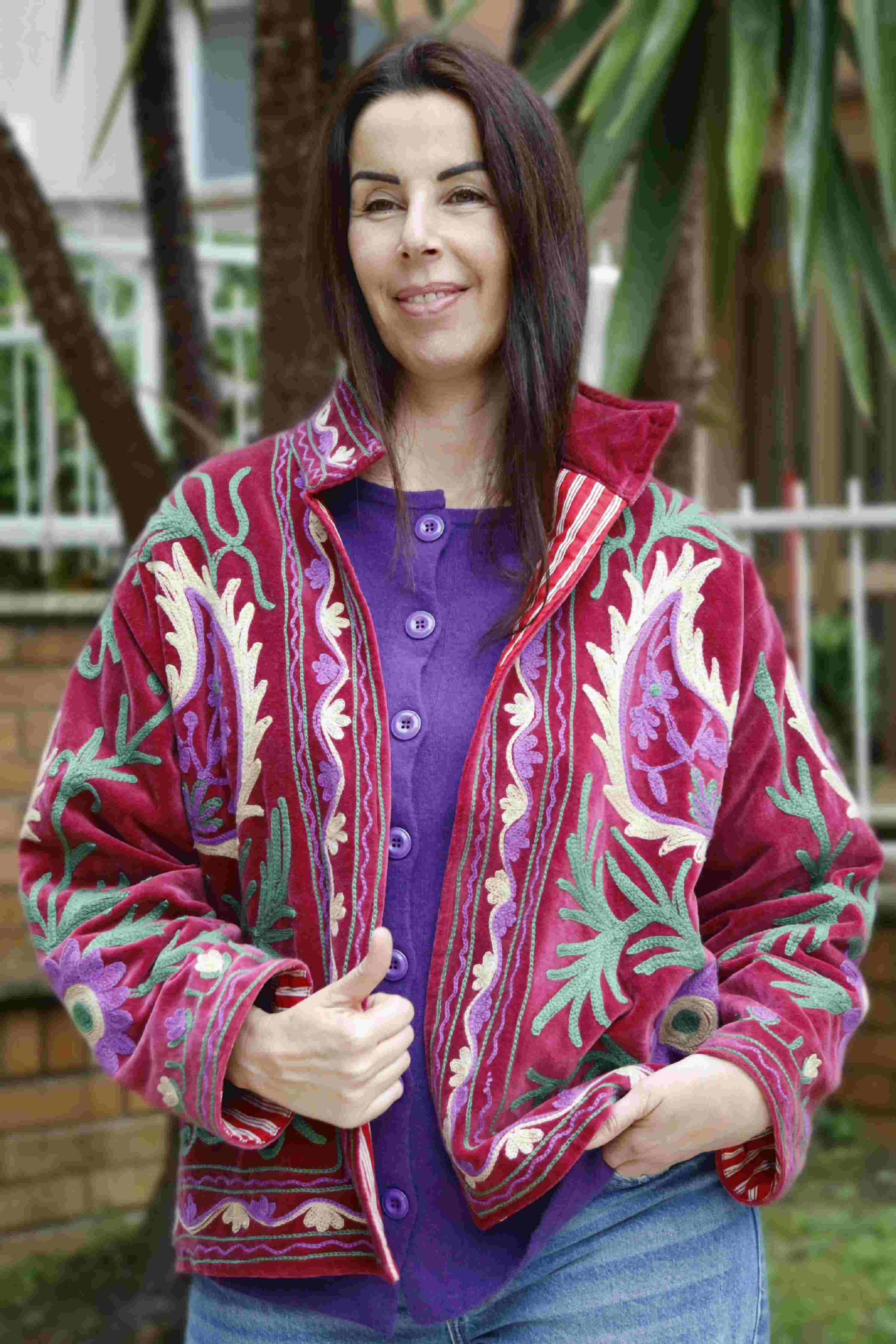 Giacca in velluto liscio ricamata a mano colore bordeaux