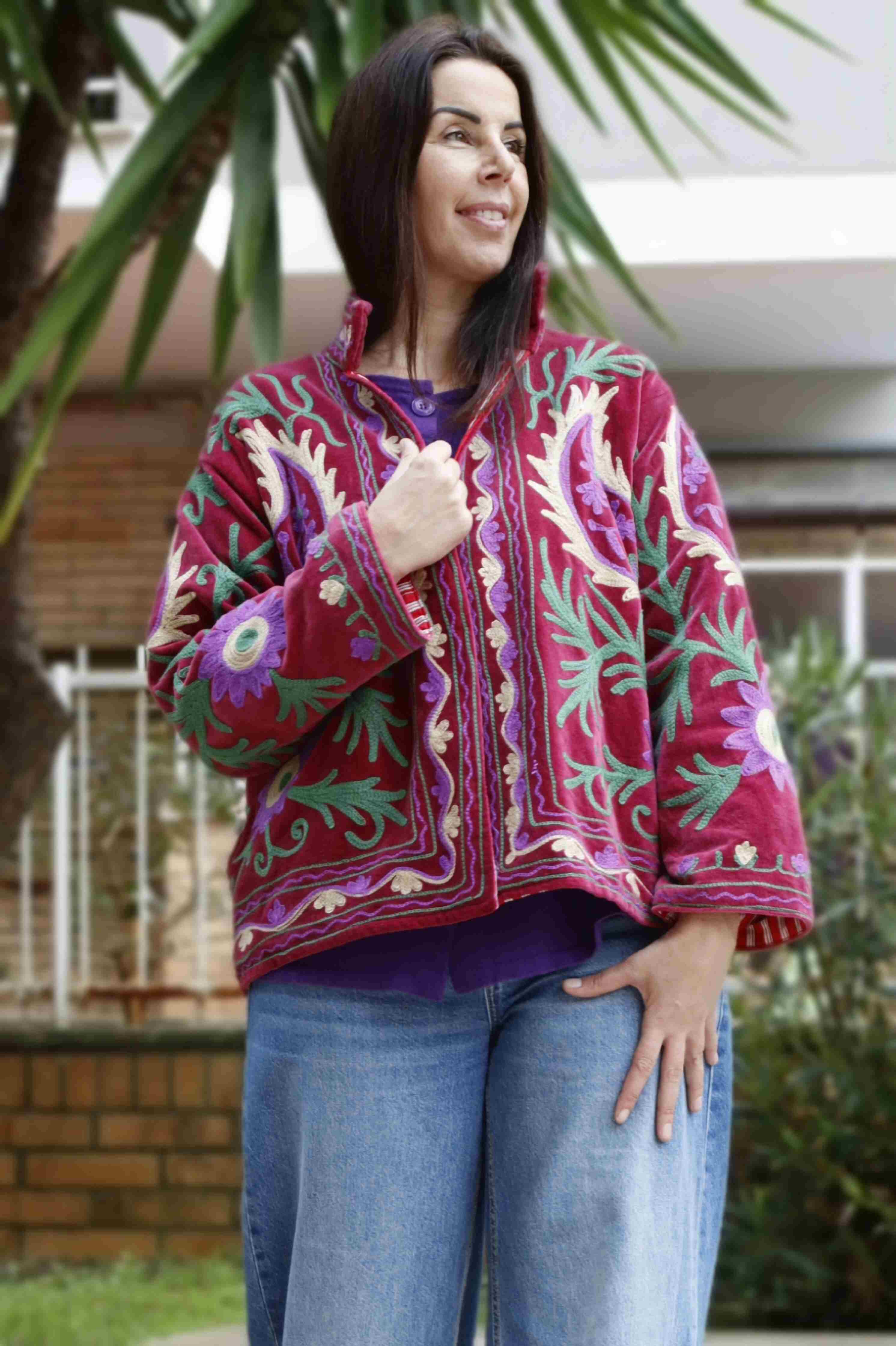 Giacca in velluto liscio ricamata a mano colore bordeaux