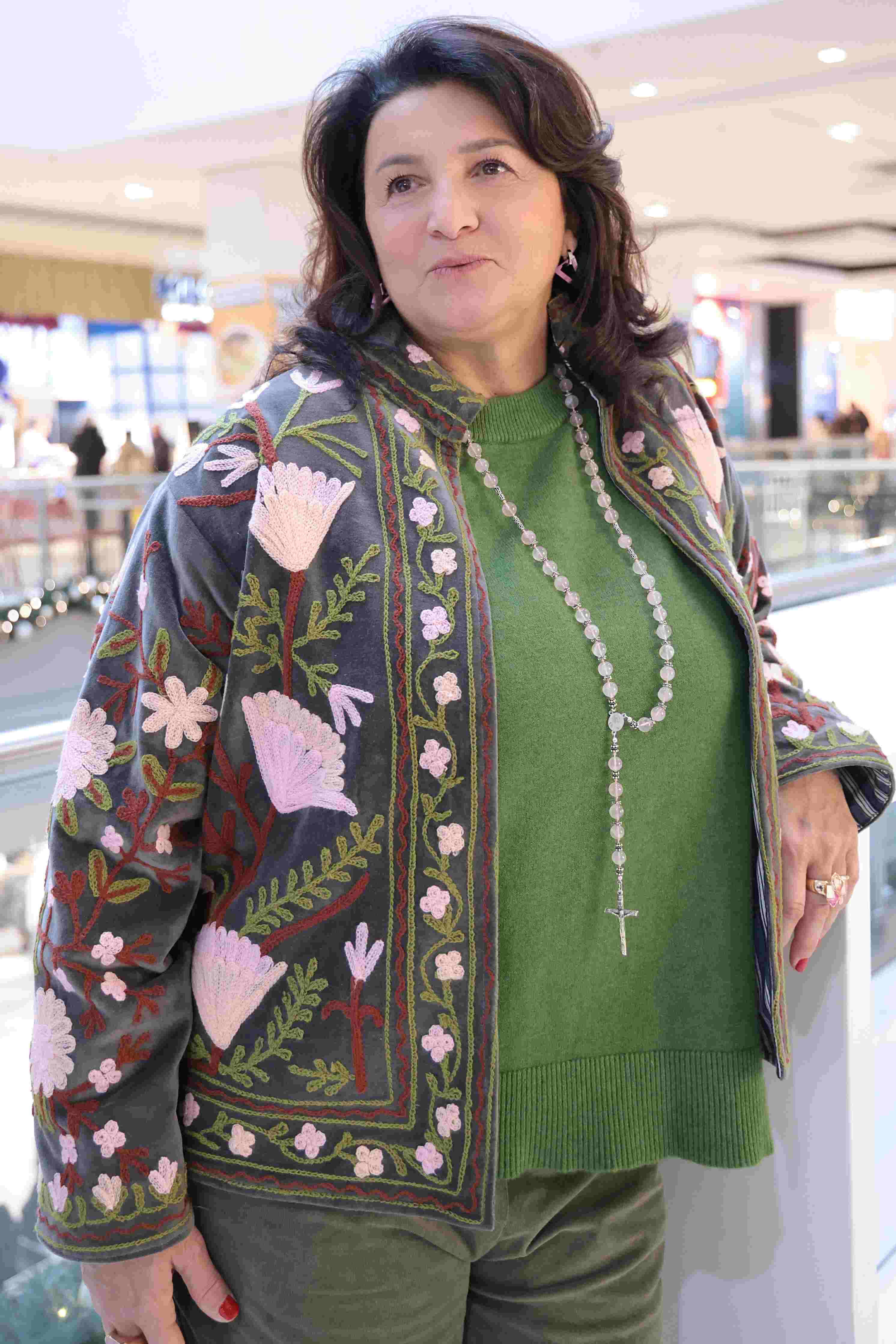 Giacca in velluto liscio ricamata a mano colore verde militare