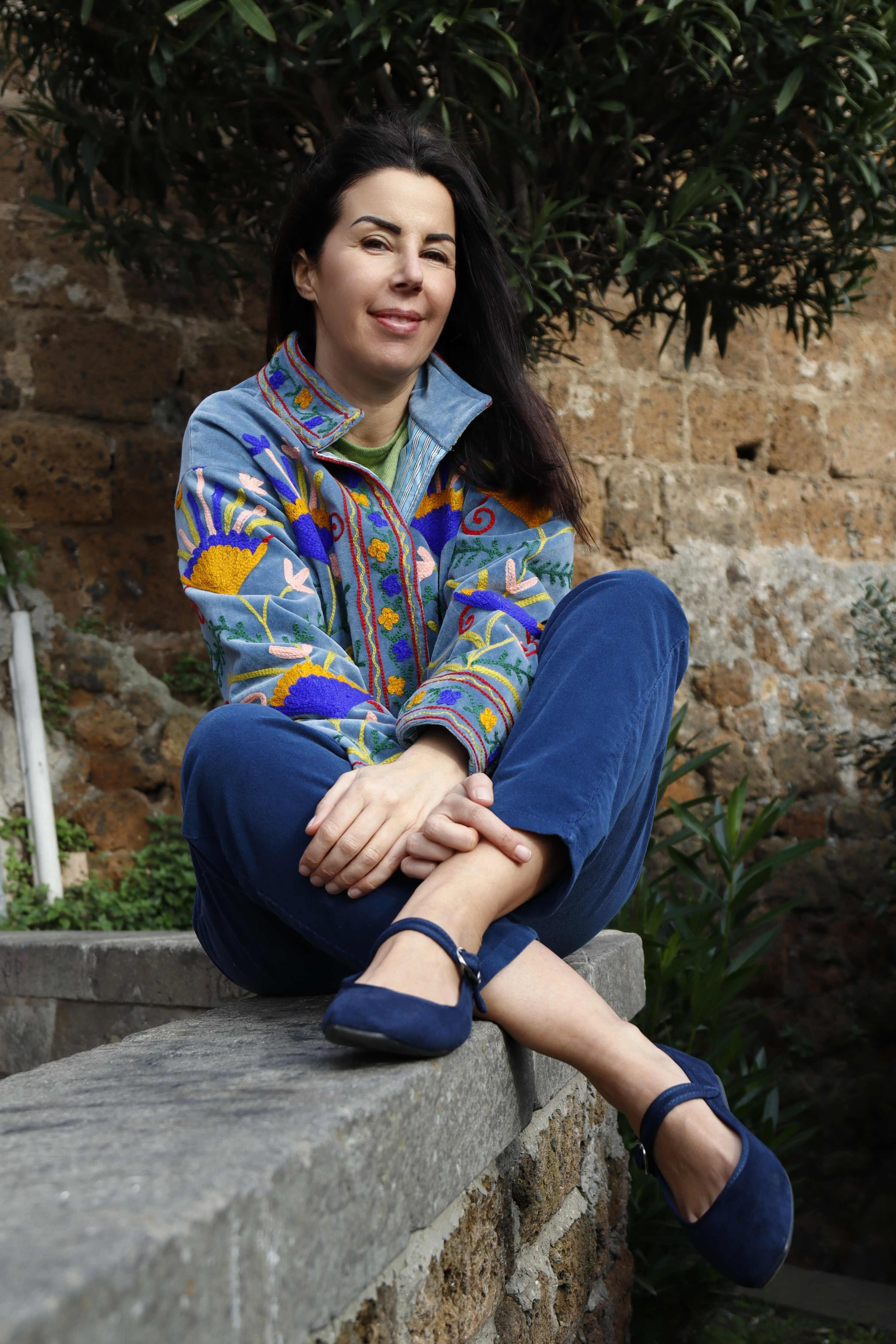 Giacca velluto colore carta da zucchero ricamata a mano con fiori