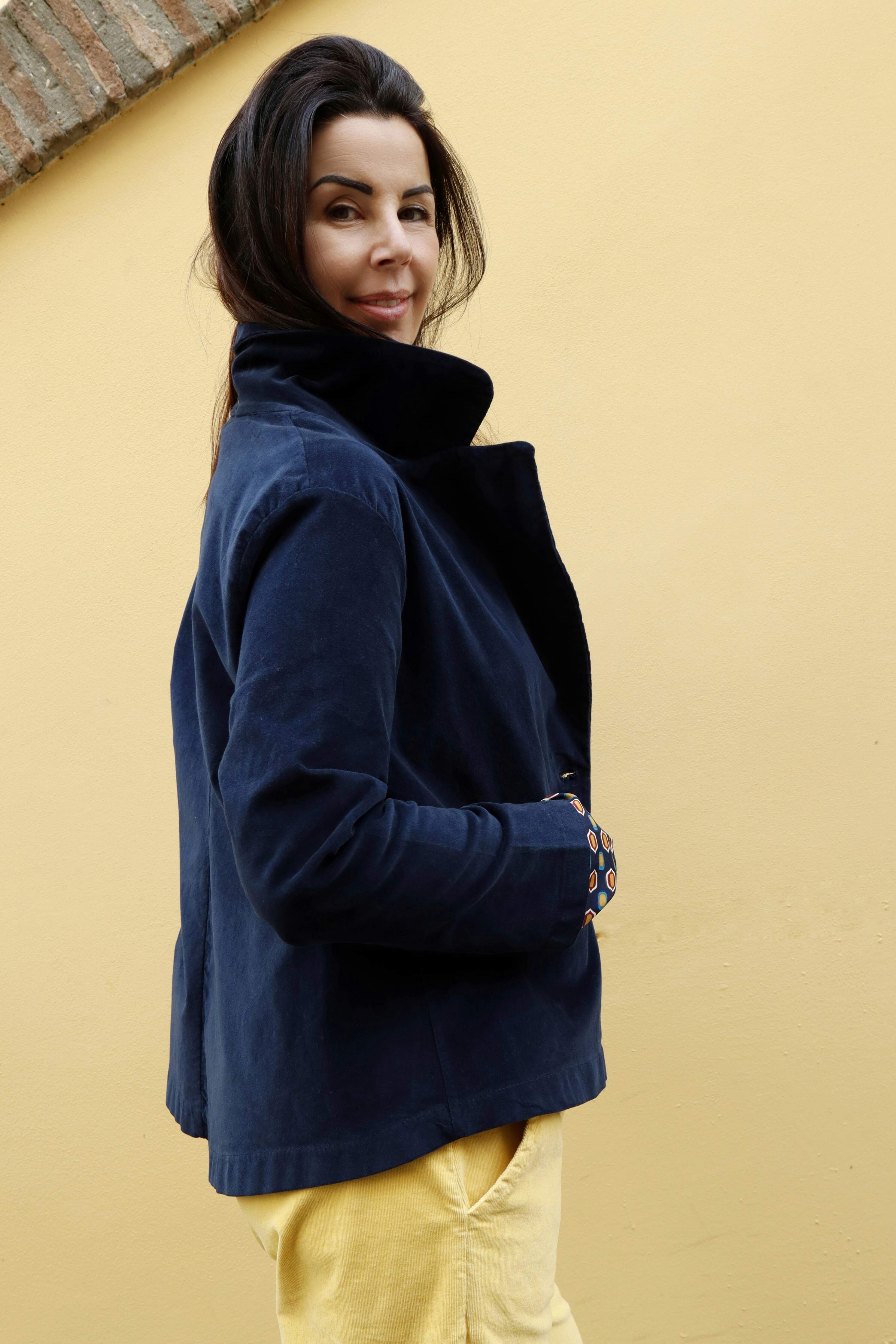 Giacca in velluto liscio elasticizzato di cotone colore blu