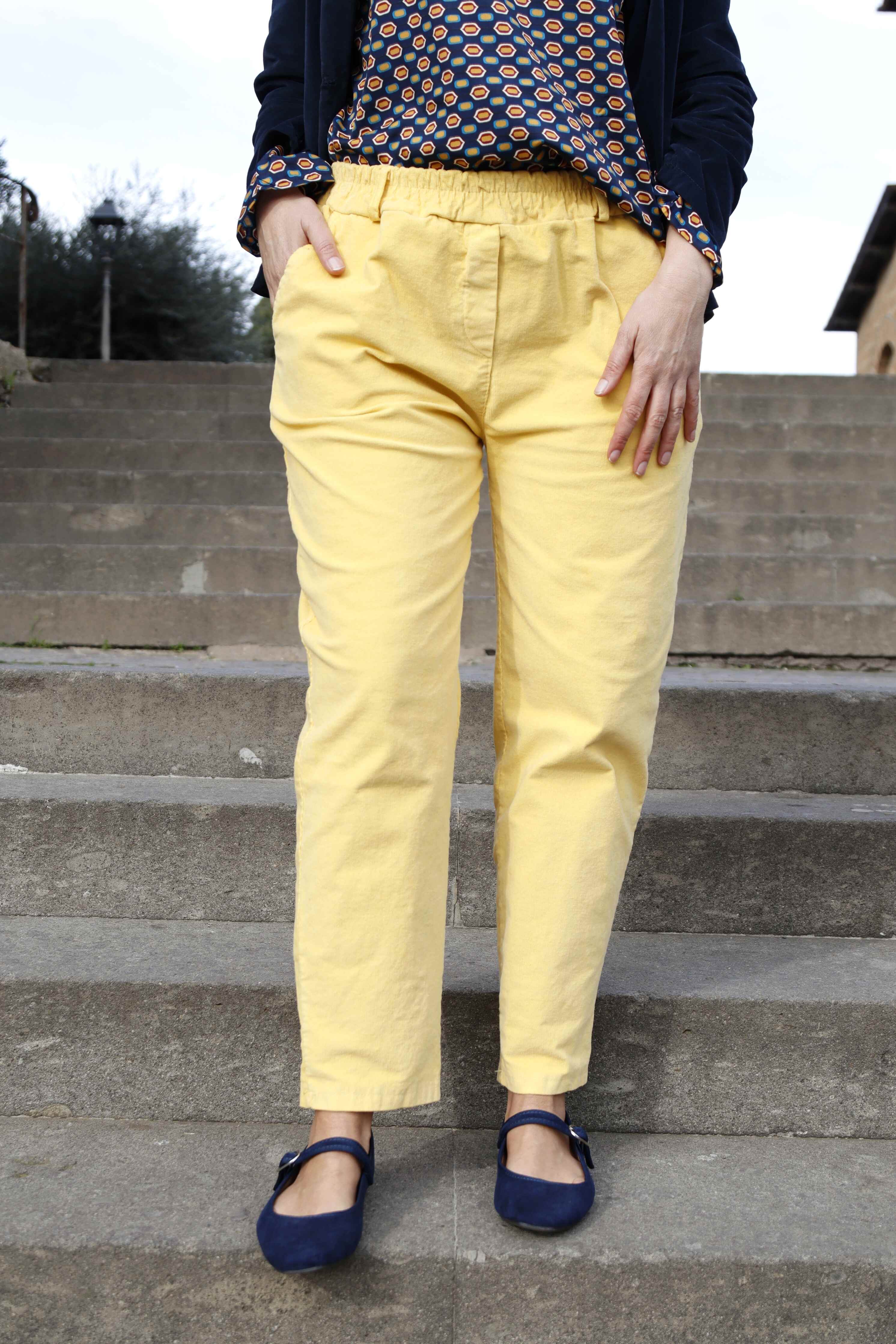 Pantalone in velluto a costine fine in cotone elasticizzato colore giallo