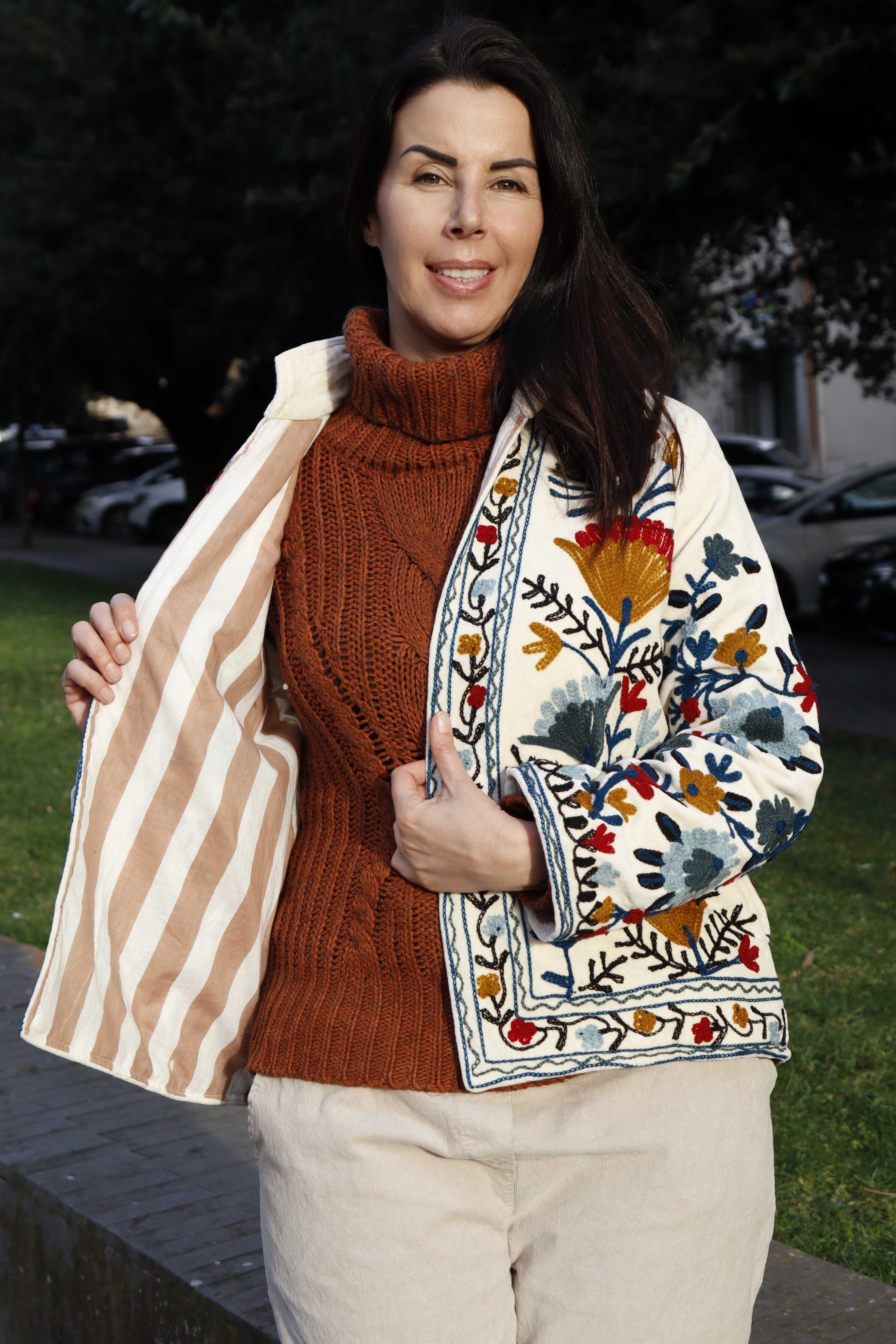 Giacca velluto colore bianco ricamata a mano con fiori