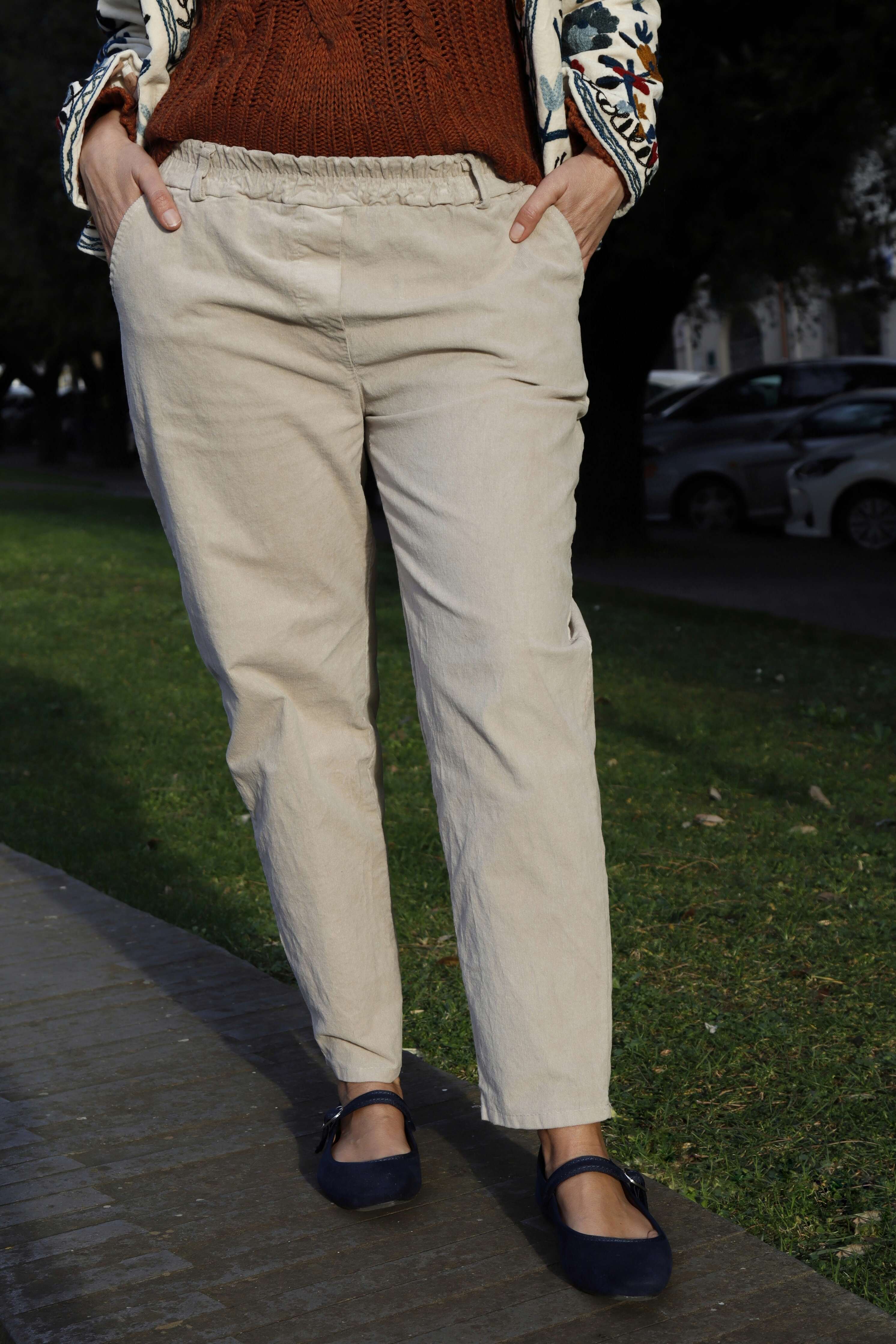 Pantalone in velluto a costine fine in cotone elasticizzato panna
