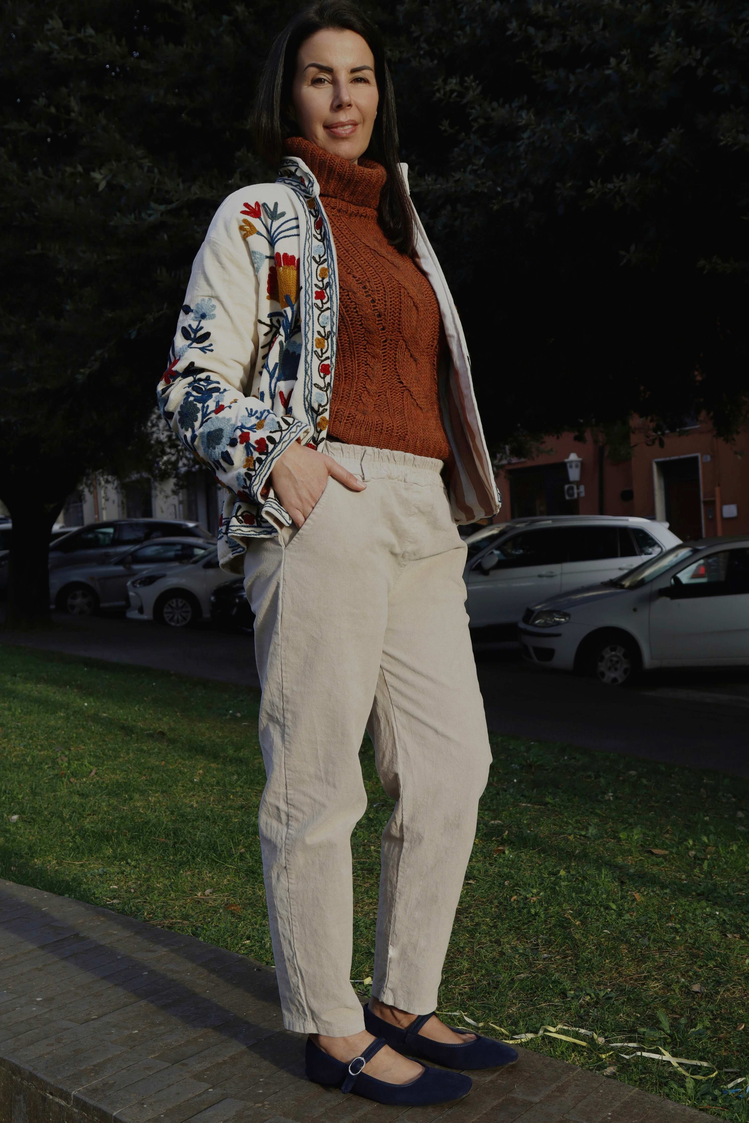 Pantalone in velluto a costine fine in cotone elasticizzato panna