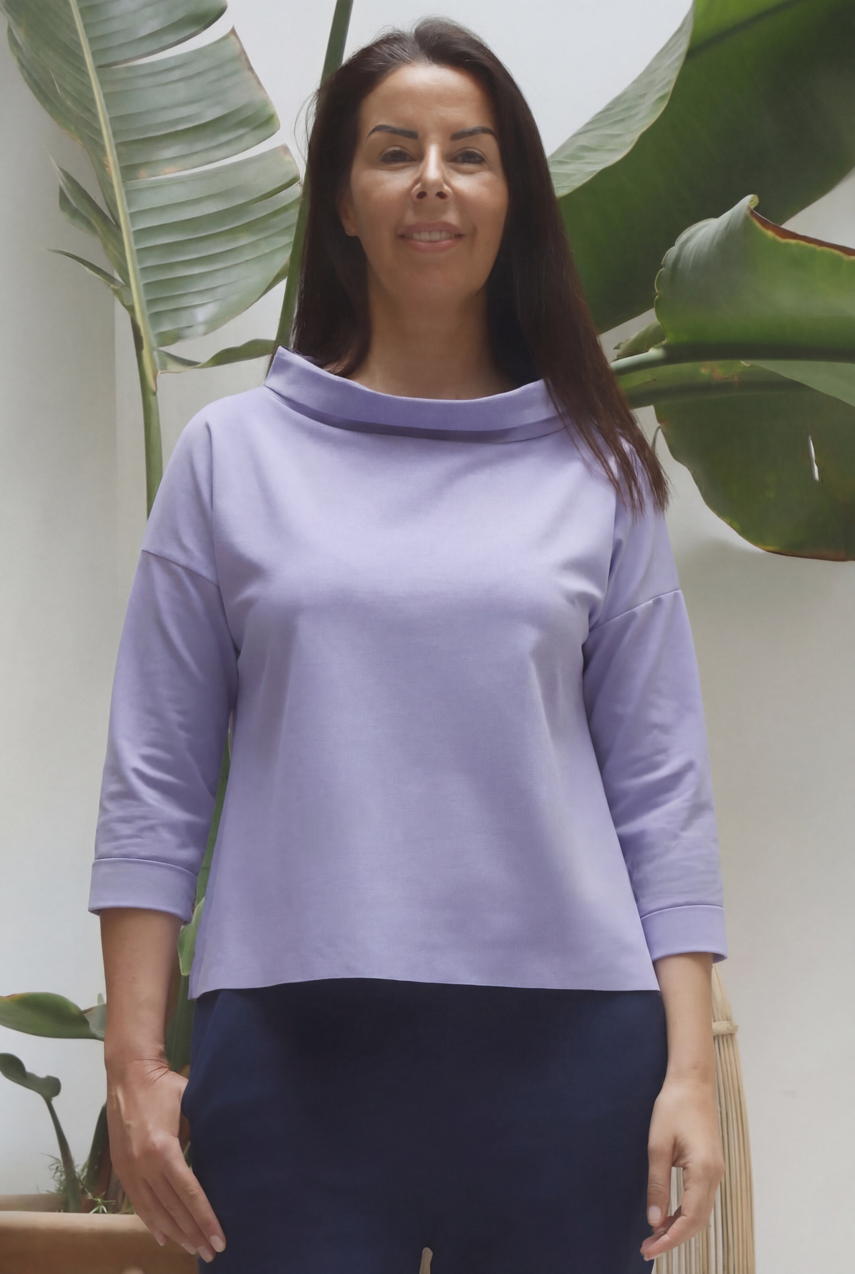 Blusa punto milano colore lilla con collo a vulcano