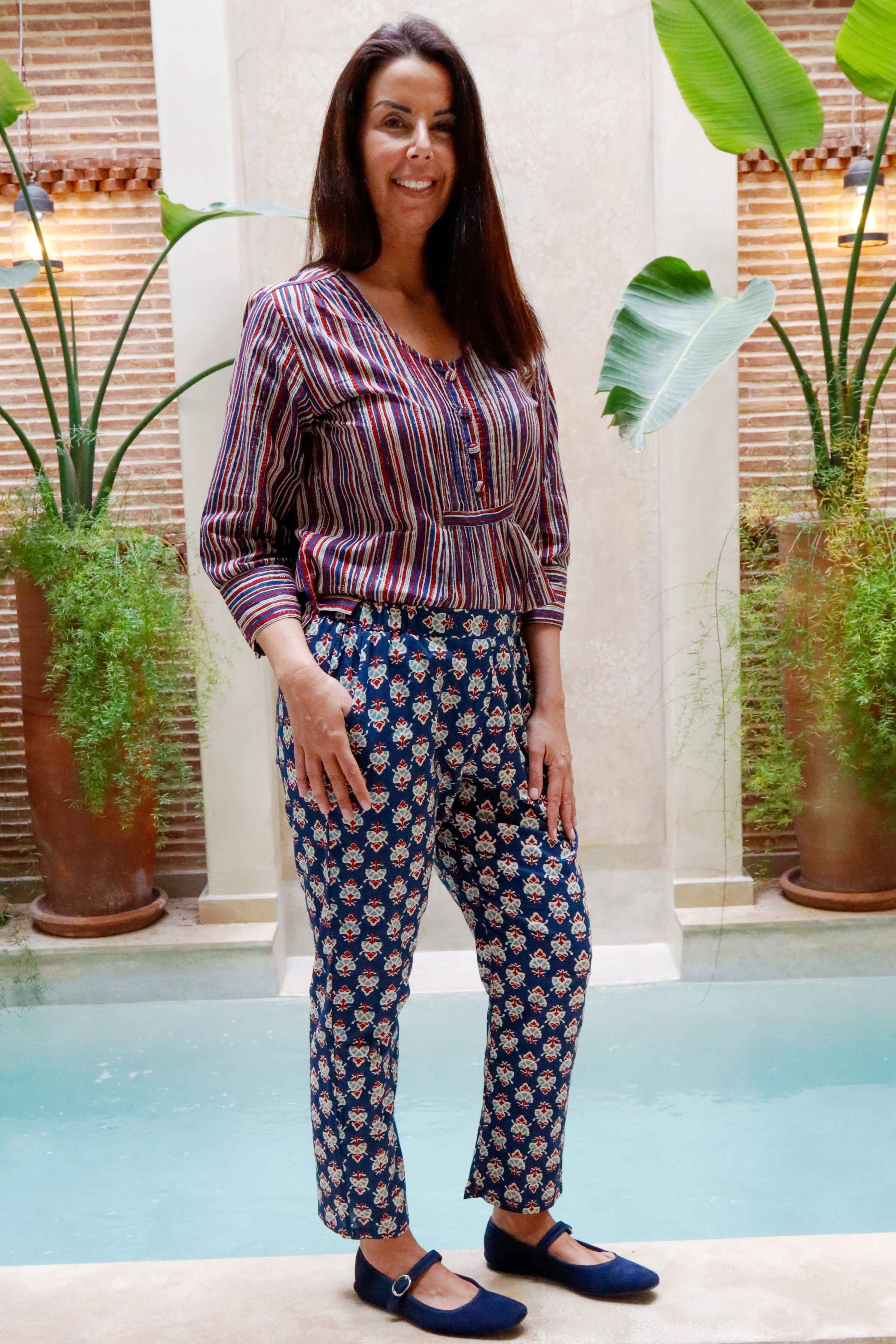 Pantalone fantasia geometria blu rosso cotone a sigaretta vita elasticizzata