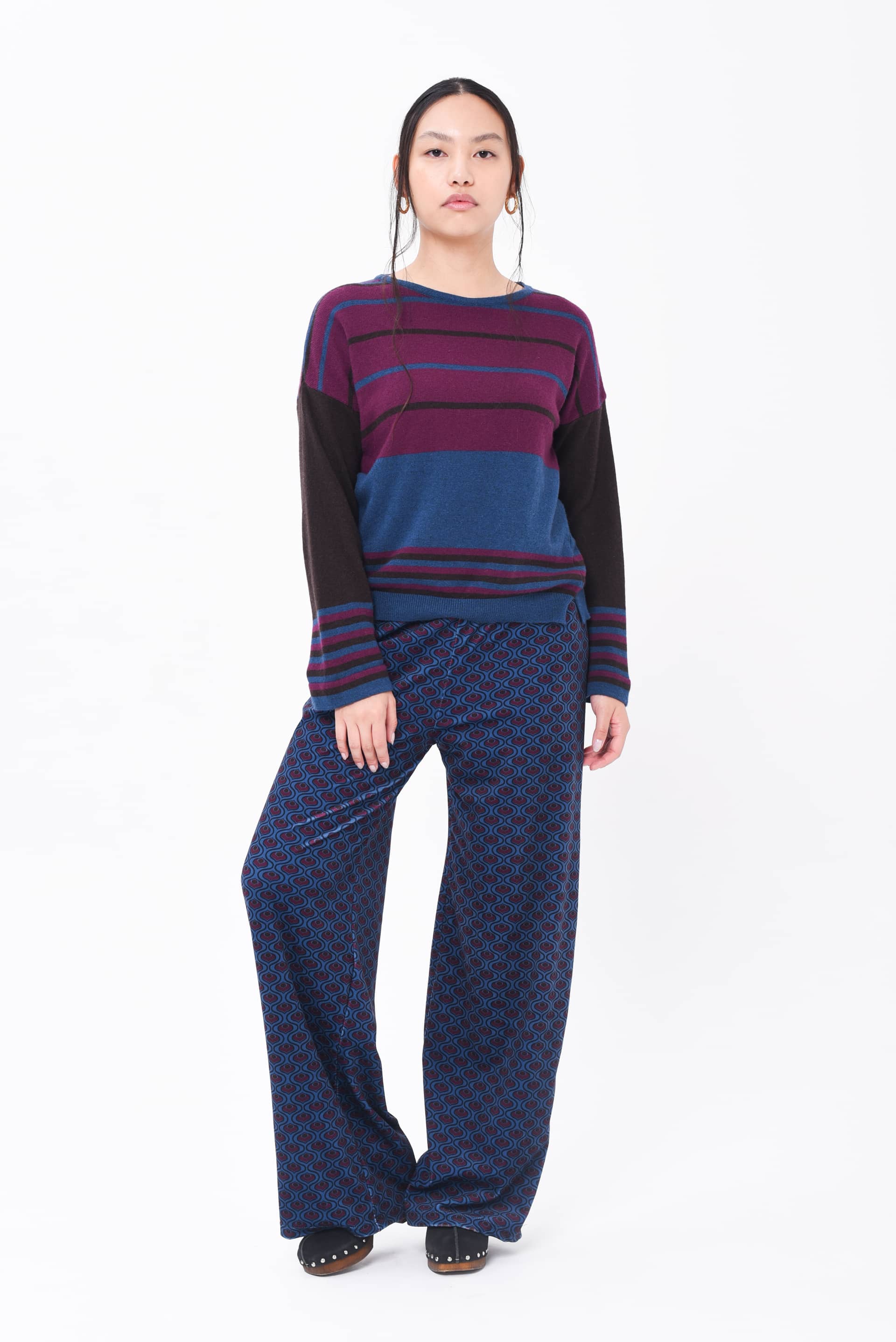 maglione in lana melenzana e blu con cashmere