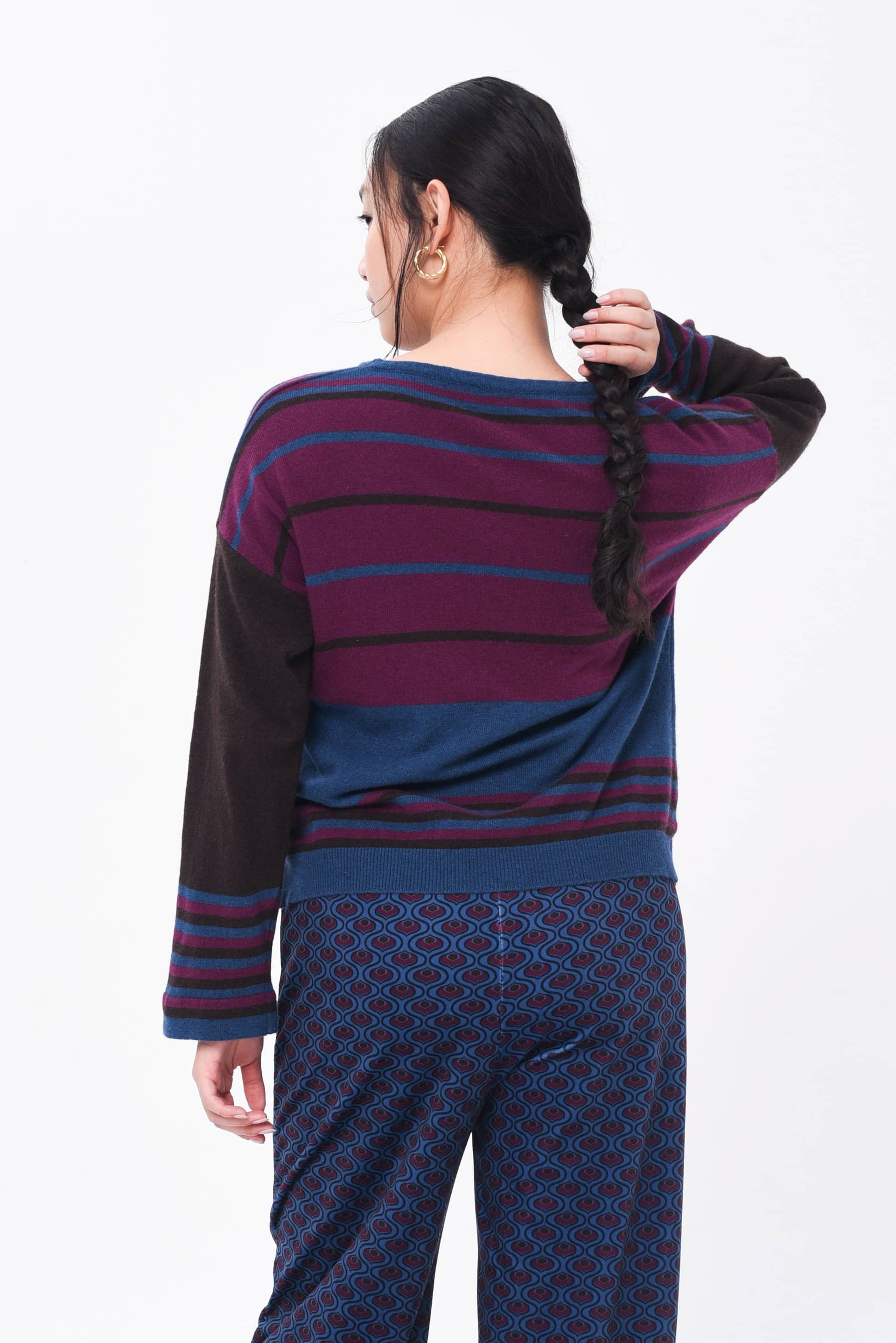 maglione in lana melenzana e blu con cashmere