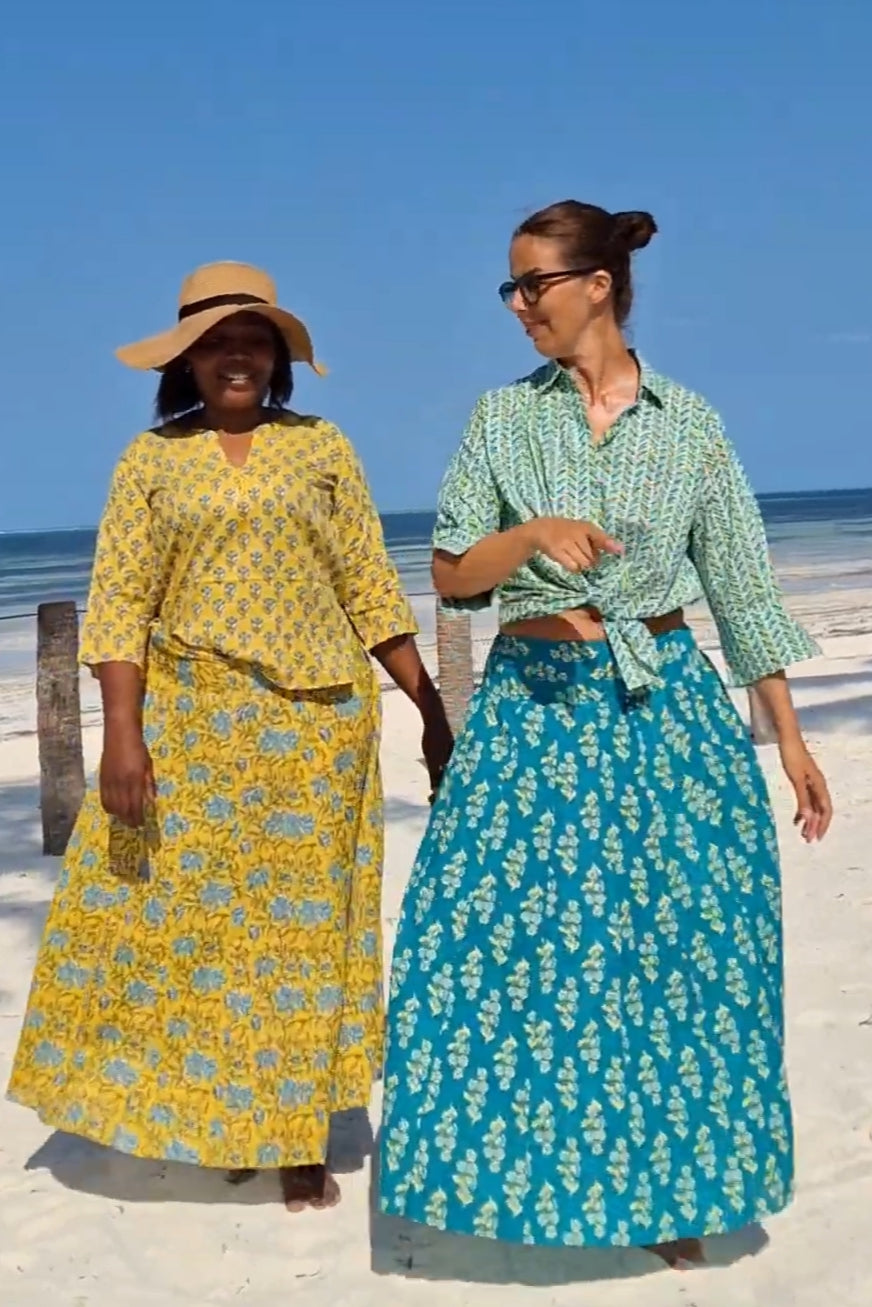 Blusa scollo a V  e maniche a 3/4 colore giallo fantasia fiorata