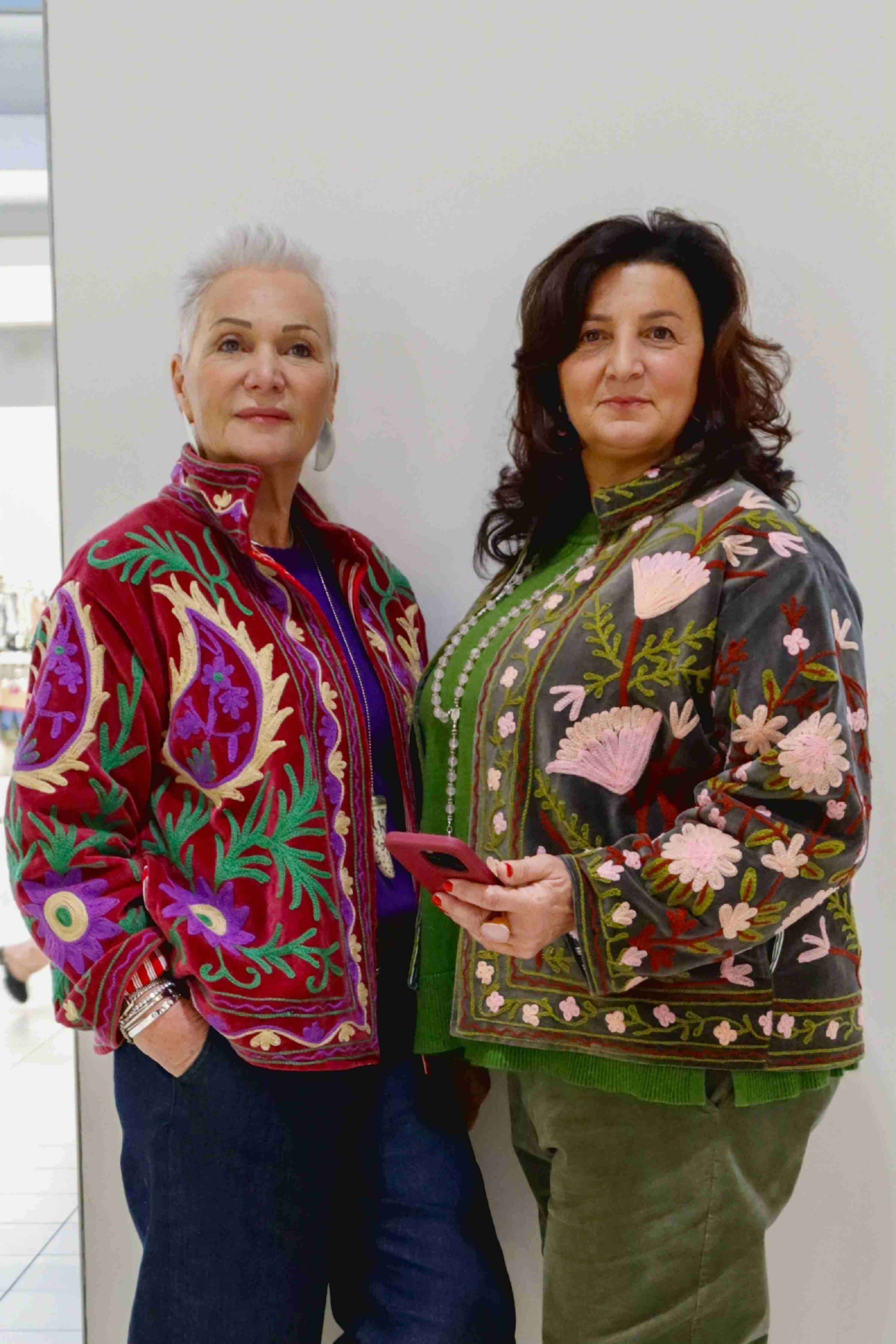 Giacca in velluto liscio ricamata a mano colore bordeaux