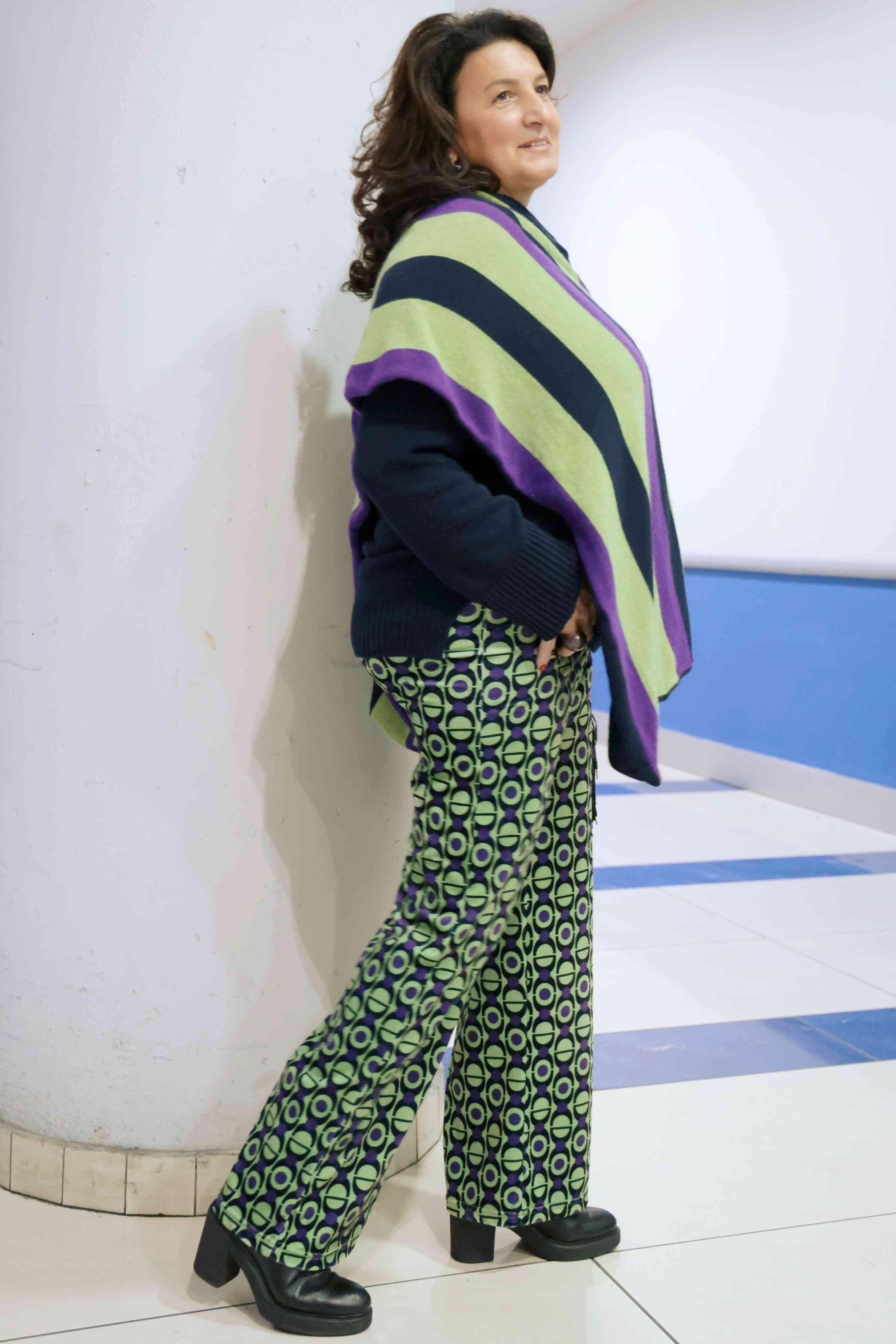 Pantalone velluto elasticizzato con stampa geometrica viola e pistacchio