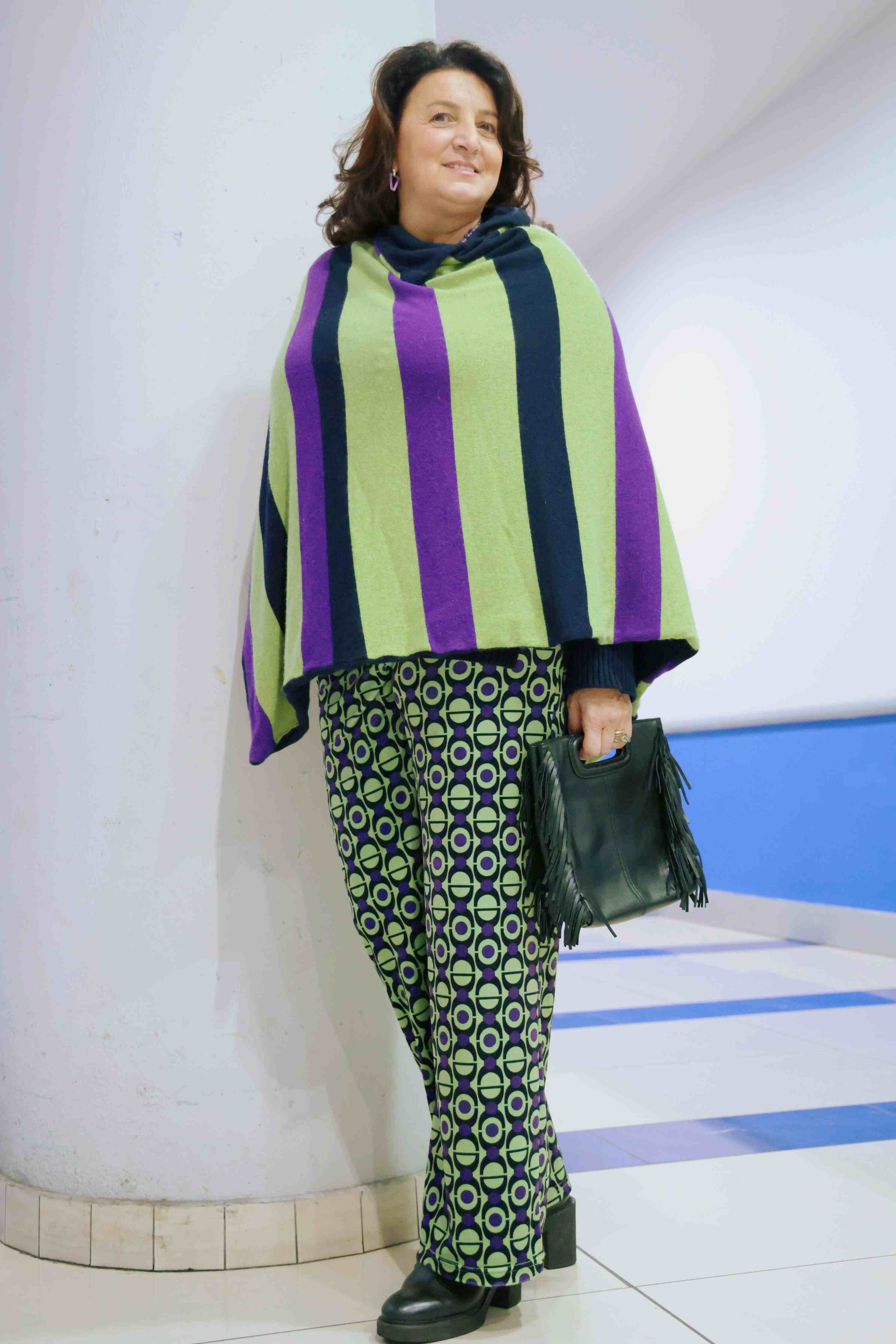 Pantalone velluto elasticizzato con stampa geometrica viola e pistacchio