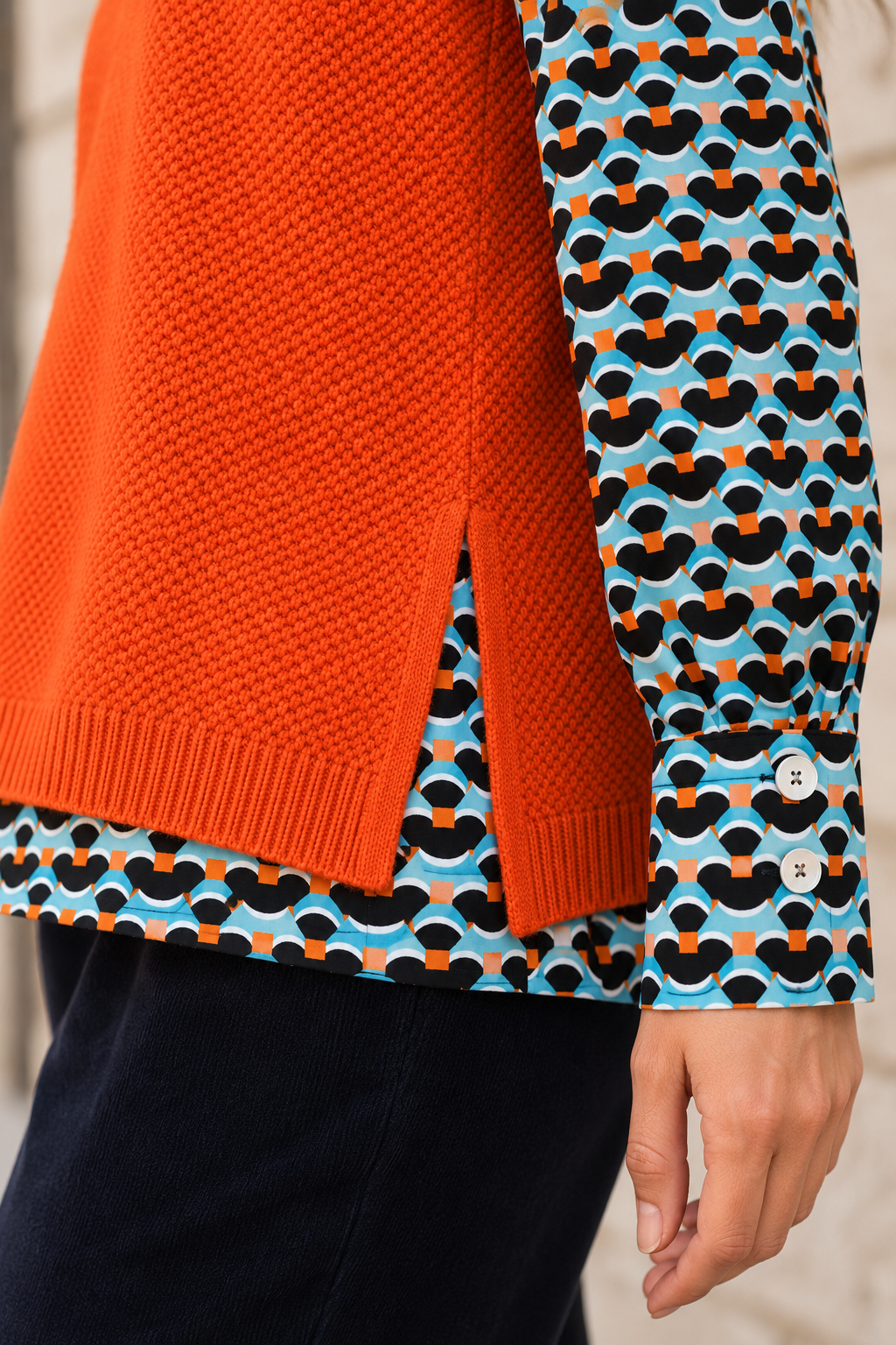 Gilet Vulcano arancio donna in lana merinos e cashmere Tessimete – dettaglio vestibilità