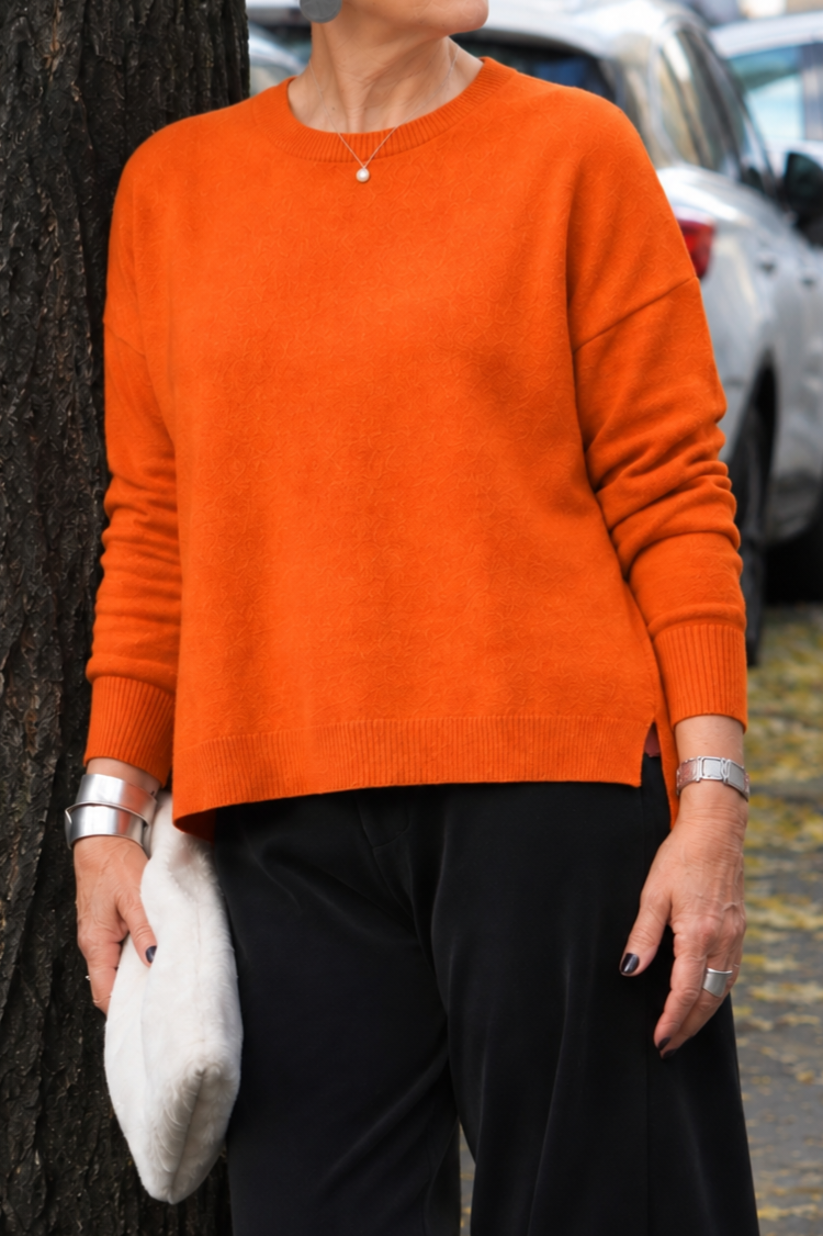 Maglione Bruma arancio donna in lana e cashmere Tessimete – abbinamento outfit